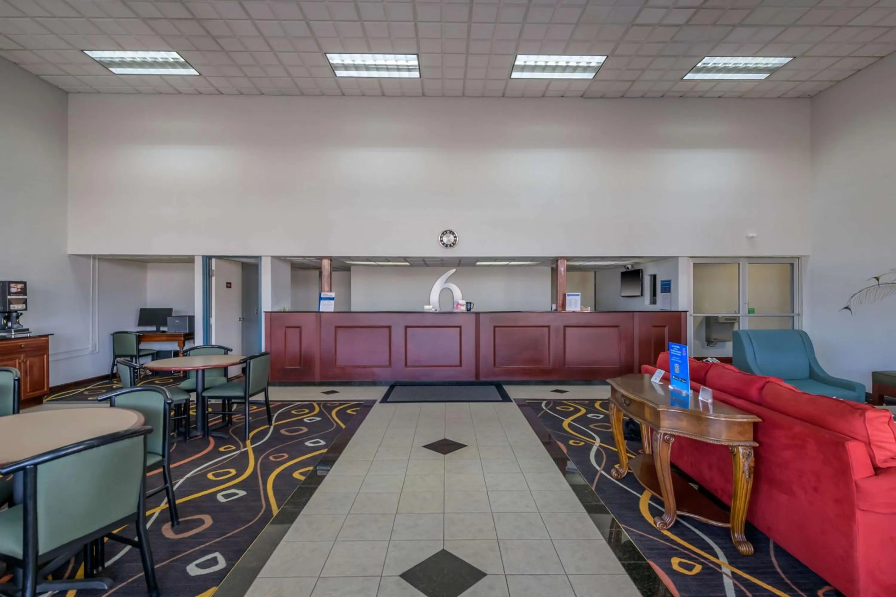 Lobby or reception in Super 8 by Wyndham Forsyth