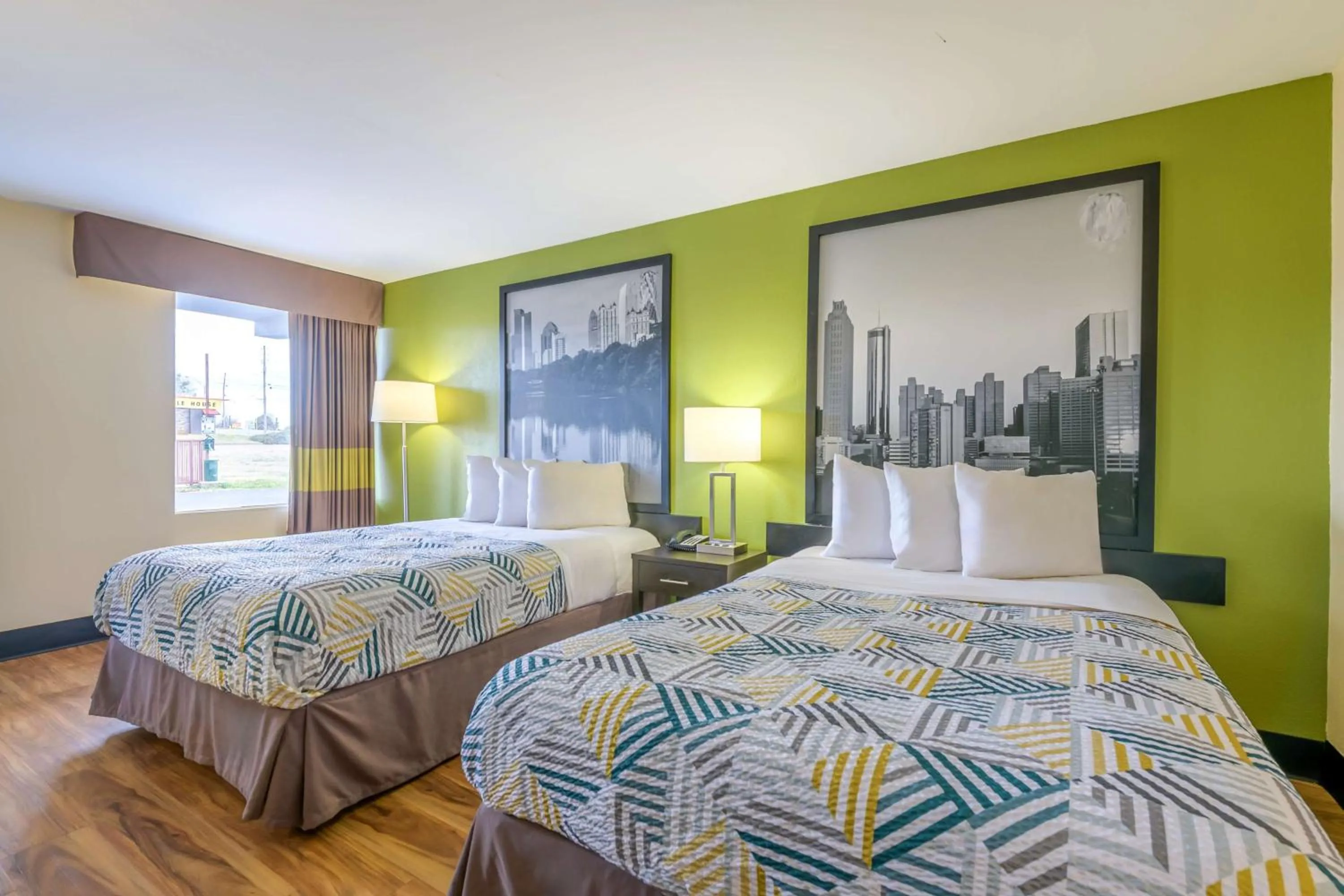 Bedroom, Bed in Super 8 by Wyndham Forsyth