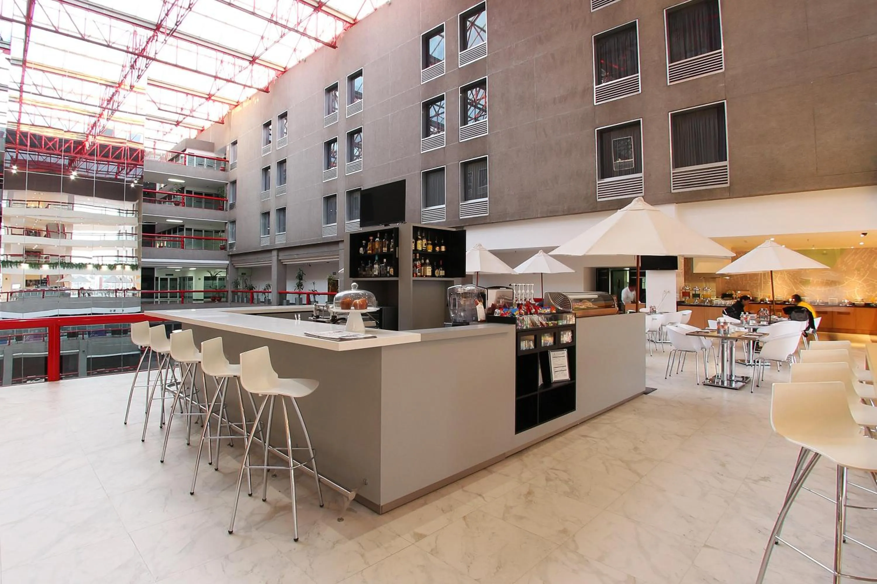 Restaurant/places to eat in Fiesta Inn Tlalnepantla