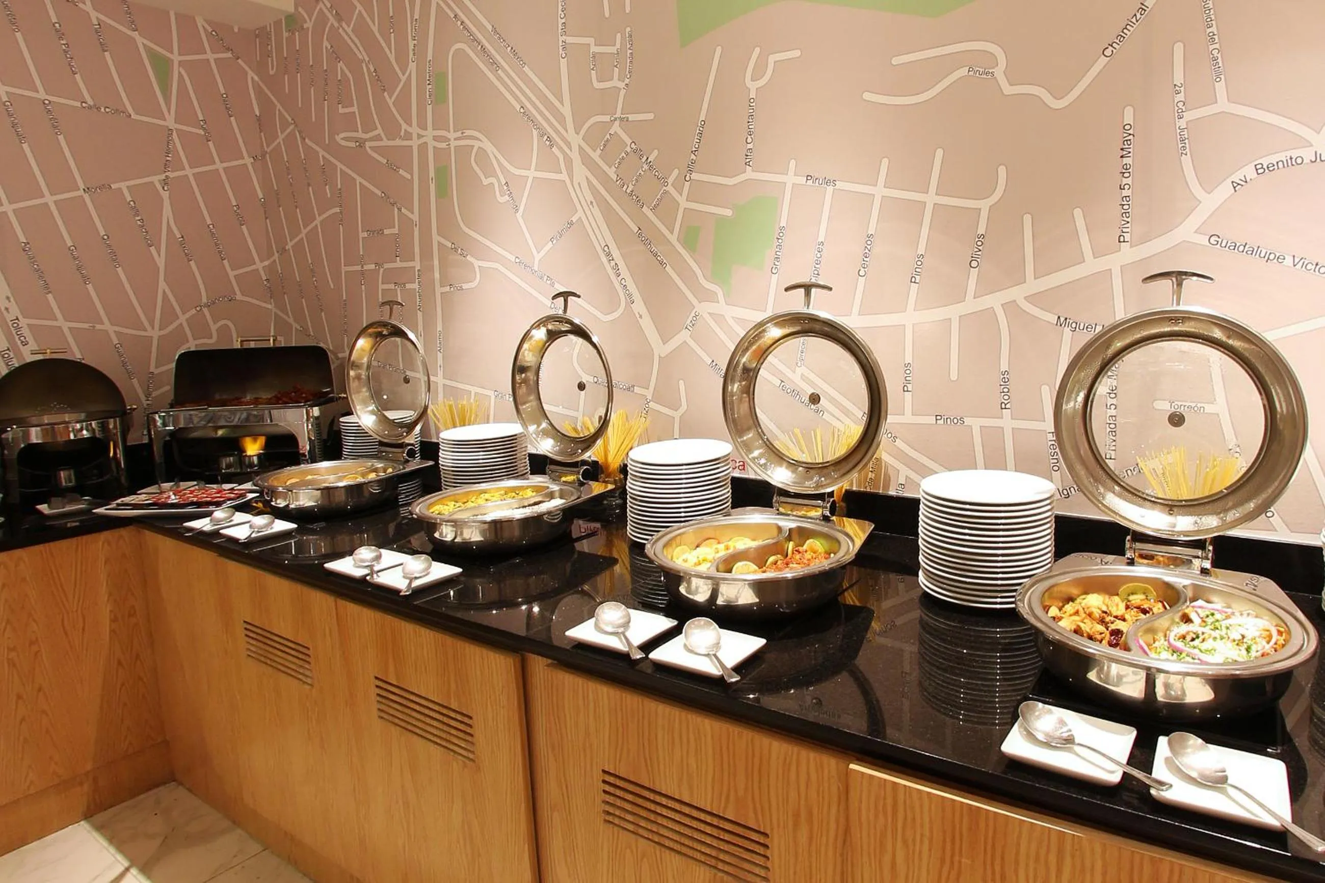 Restaurant/places to eat in Fiesta Inn Tlalnepantla