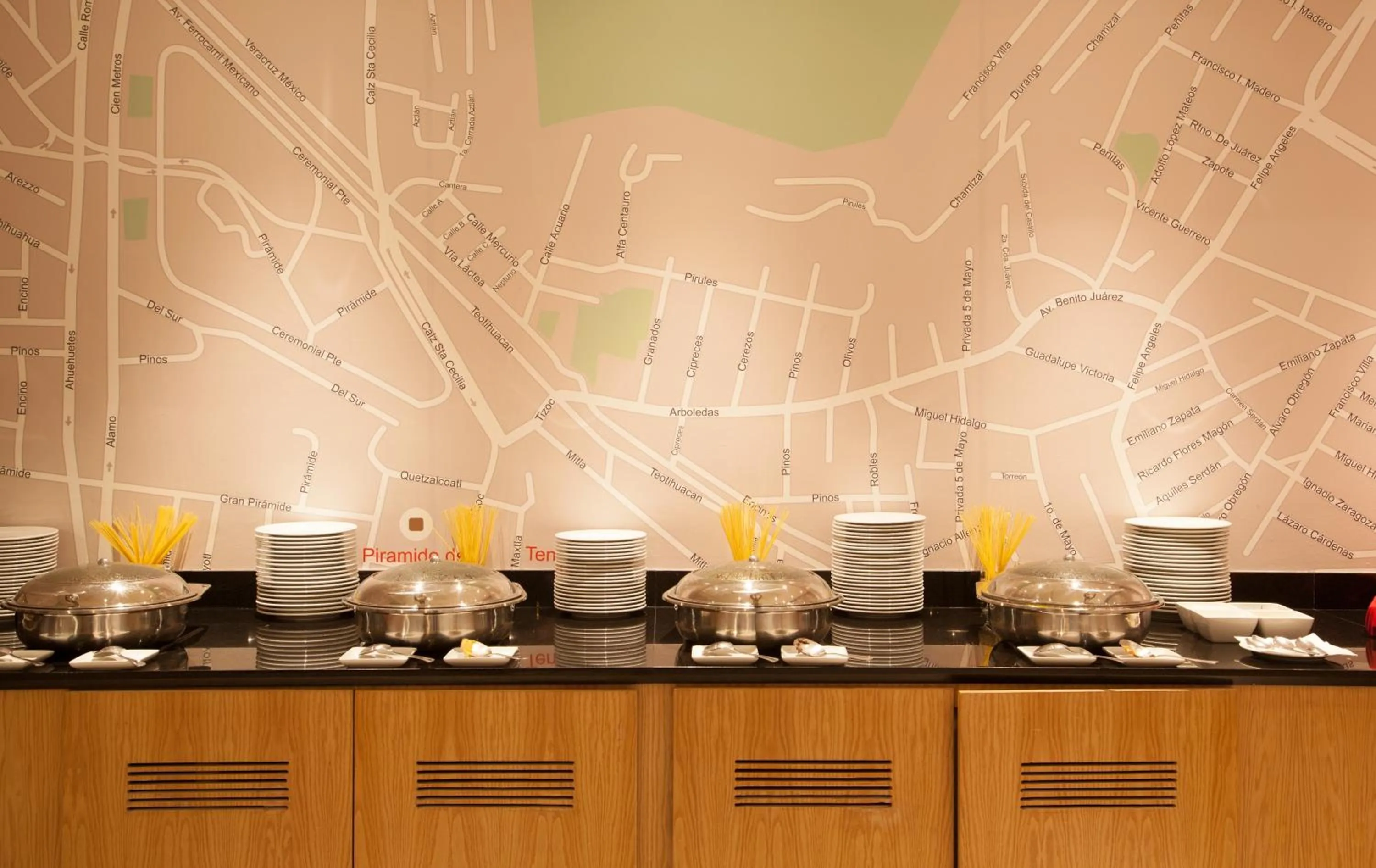 Restaurant/places to eat in Fiesta Inn Tlalnepantla