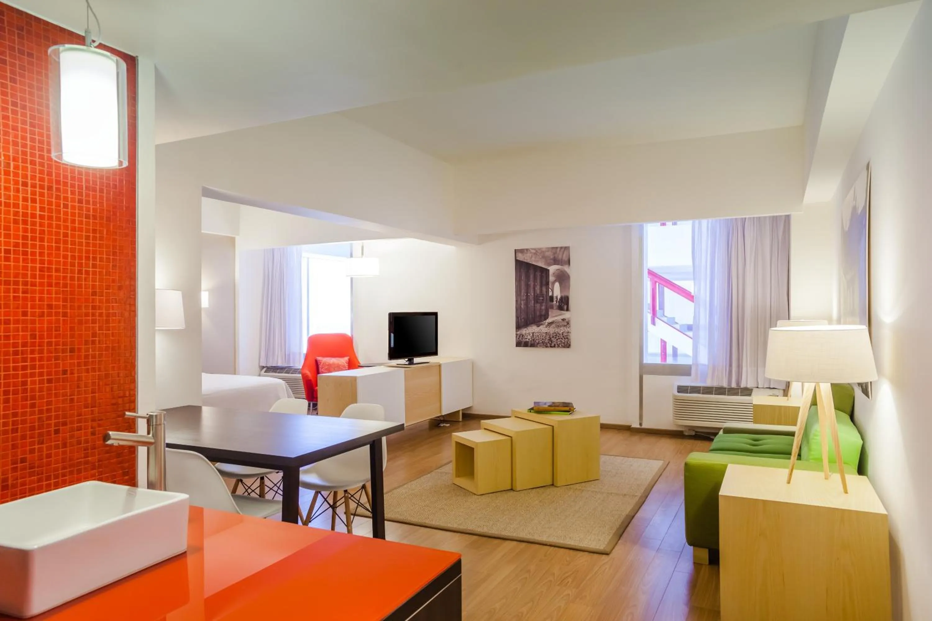 Photo of the whole room in Fiesta Inn Tlalnepantla