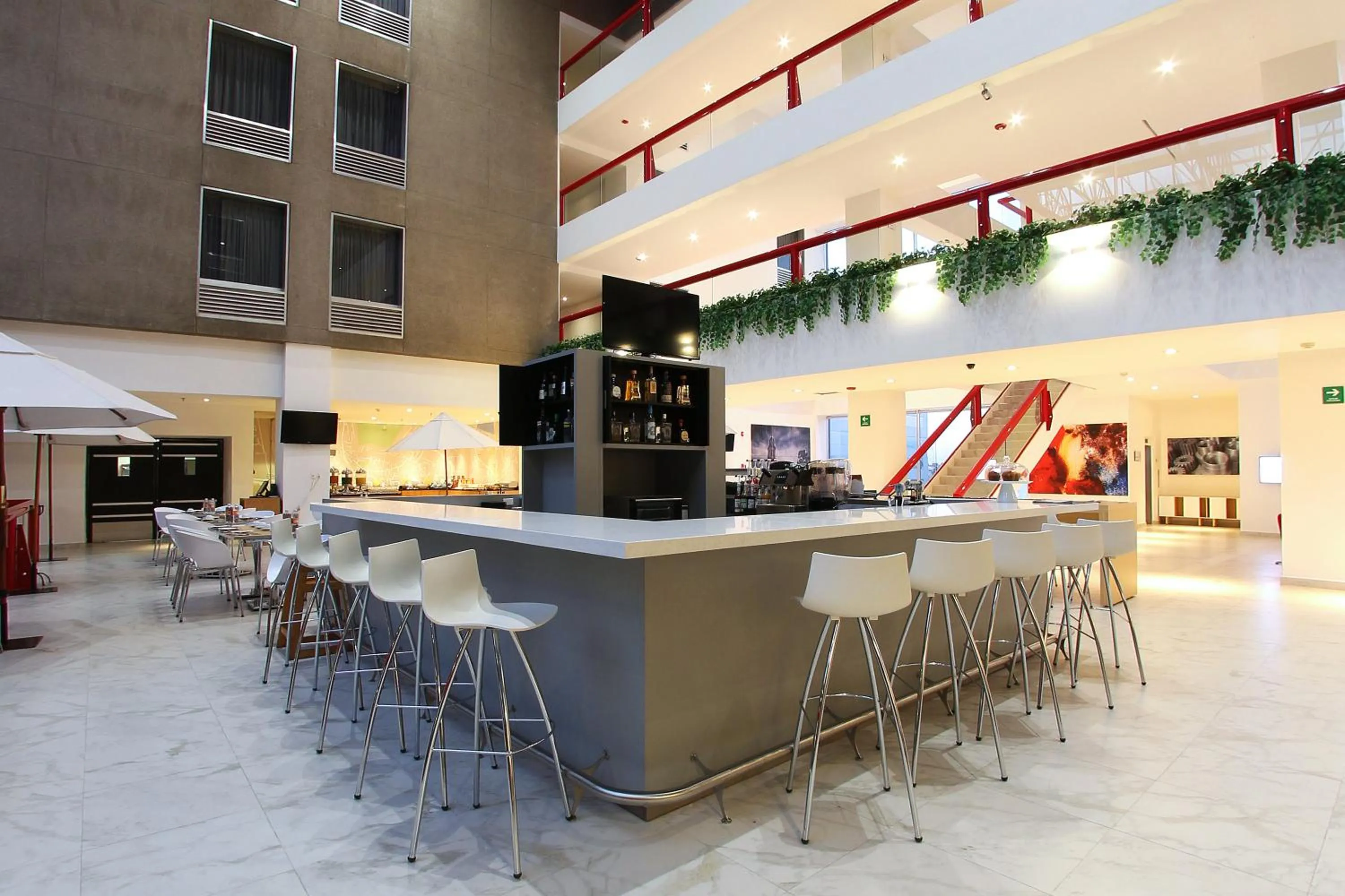 Restaurant/places to eat in Fiesta Inn Tlalnepantla