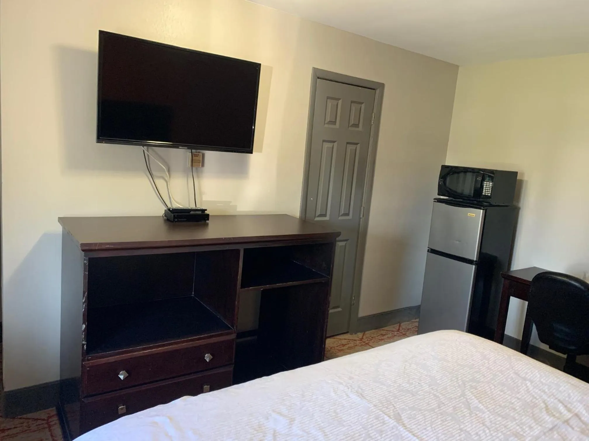 Bed in Stadium View Inn