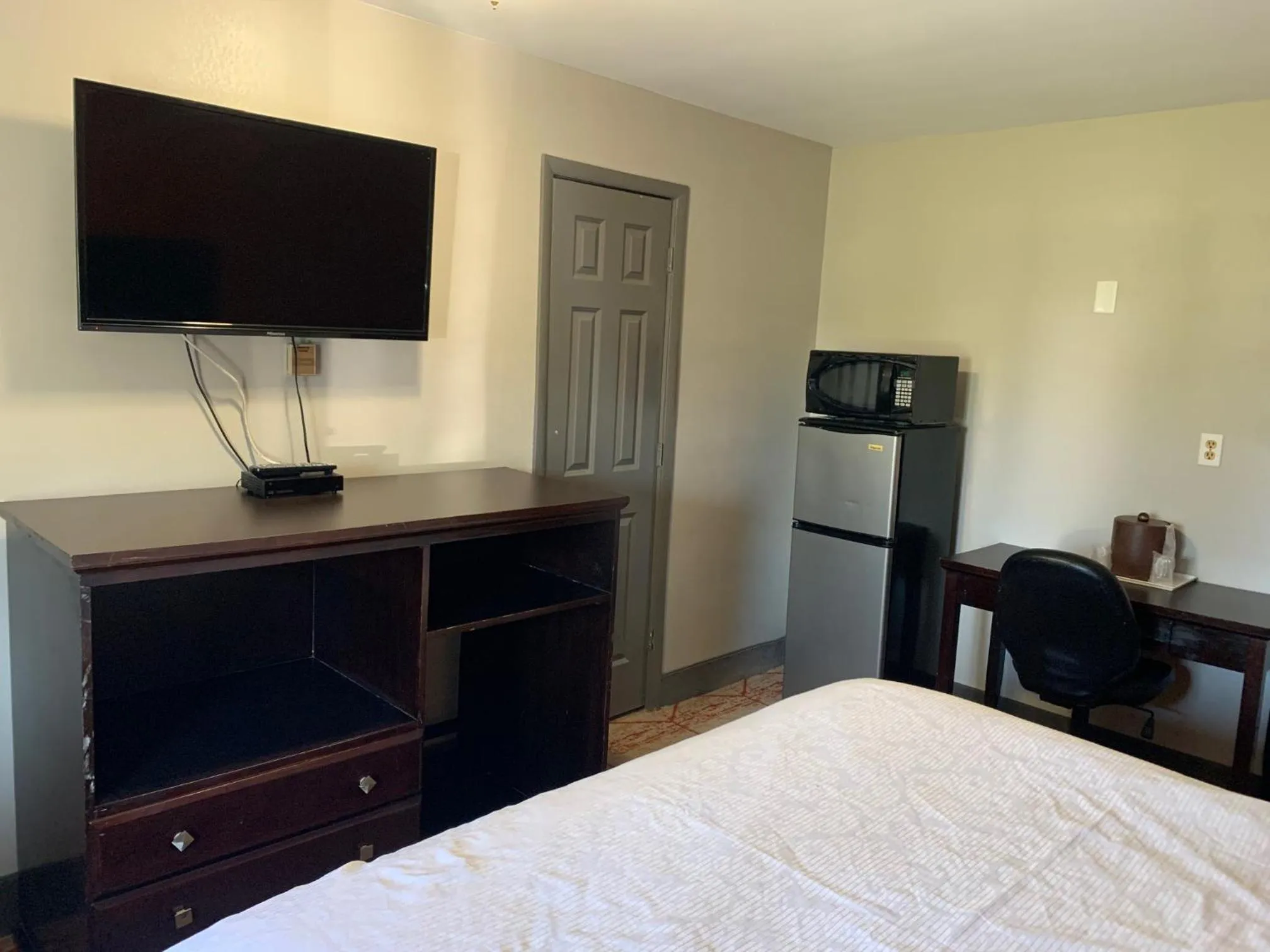 Bed in Stadium View Inn