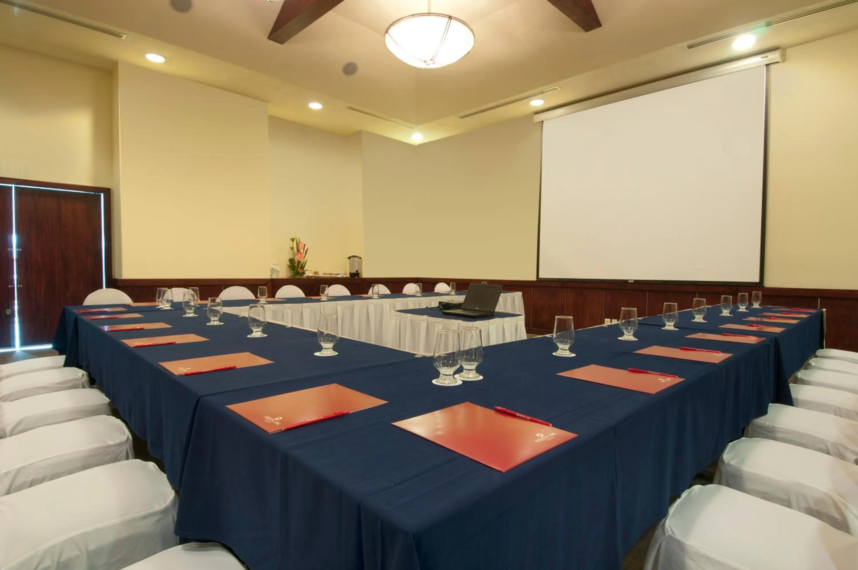 Meeting/conference room in Fiesta Inn Cuautitlan