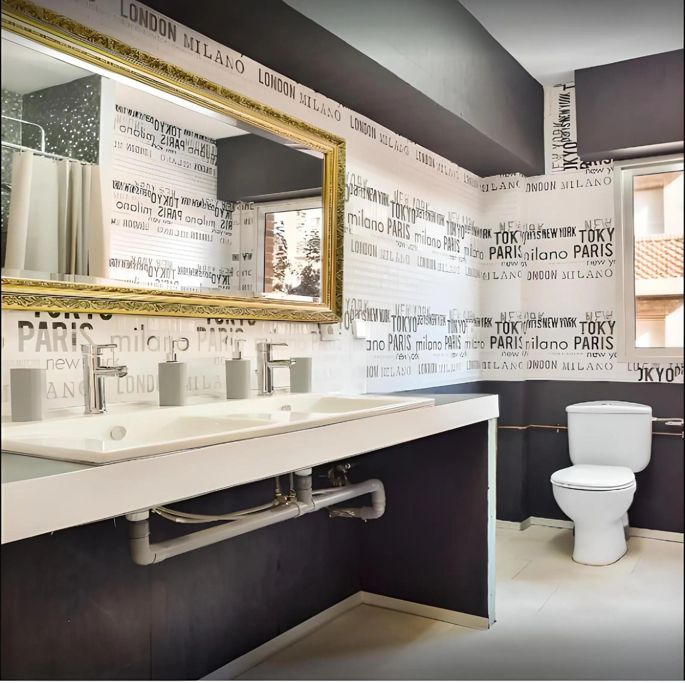 Bathroom in Hello Feria