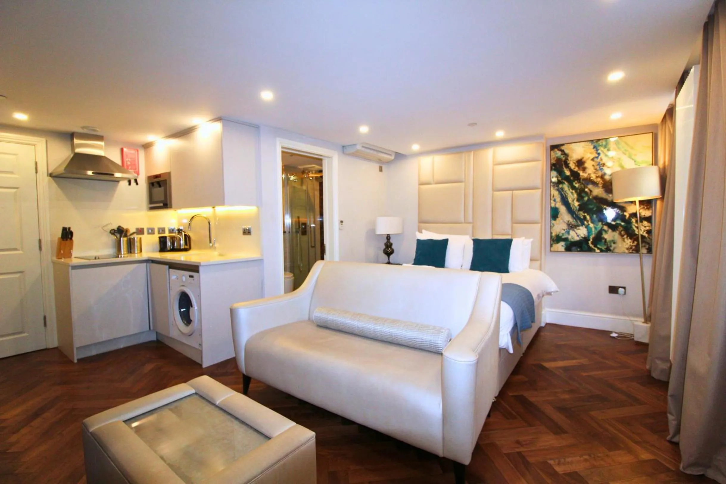 Bed in Baker Street by Viridian Apartments