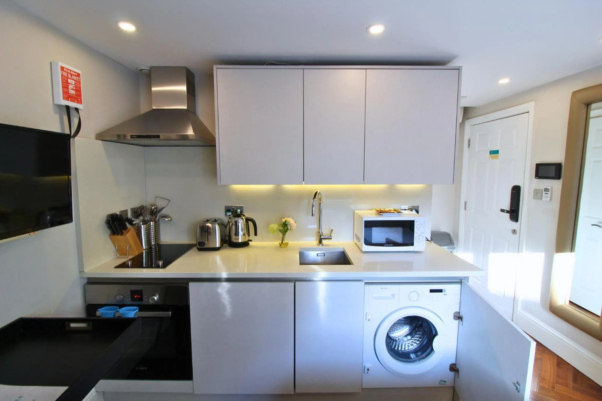Kitchen or kitchenette in Baker Street by Viridian Apartments
