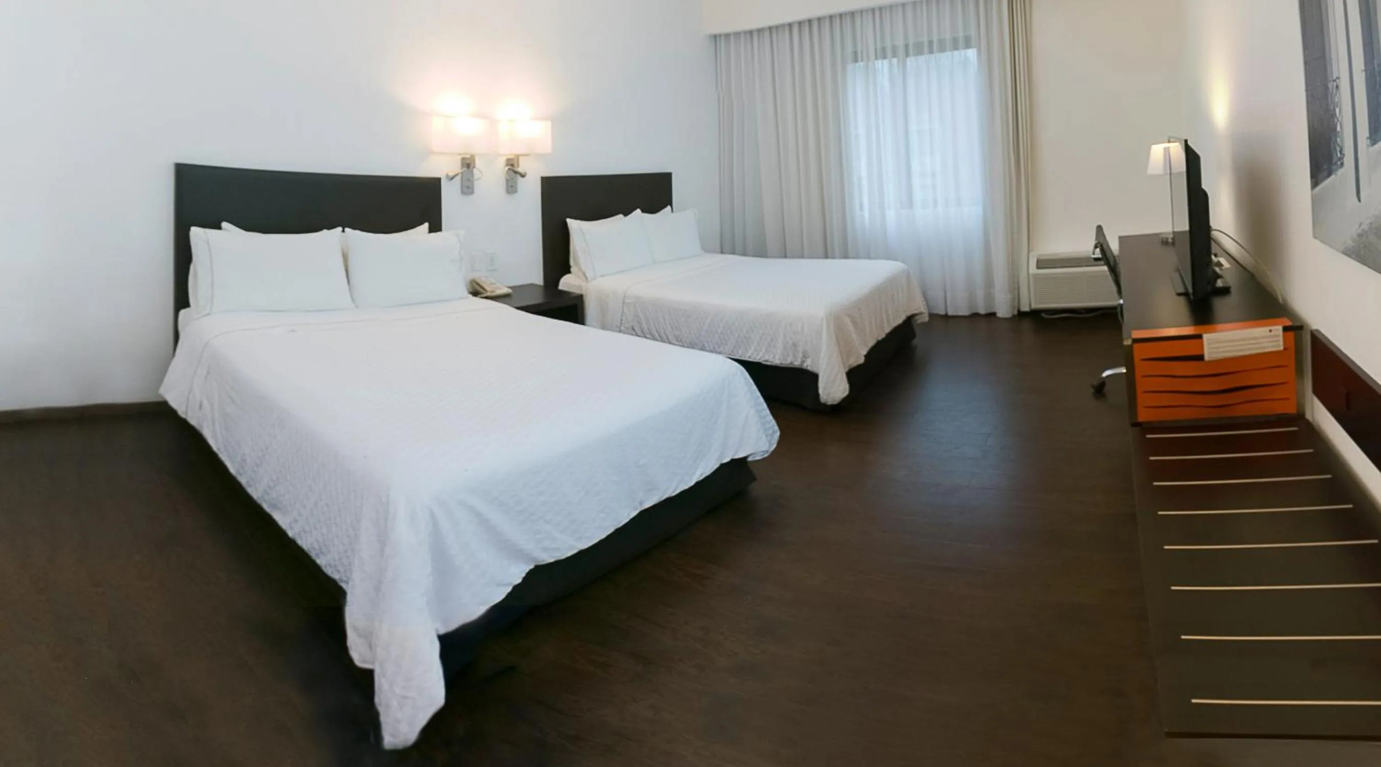 Property building, Bed in Fiesta Inn Xalapa