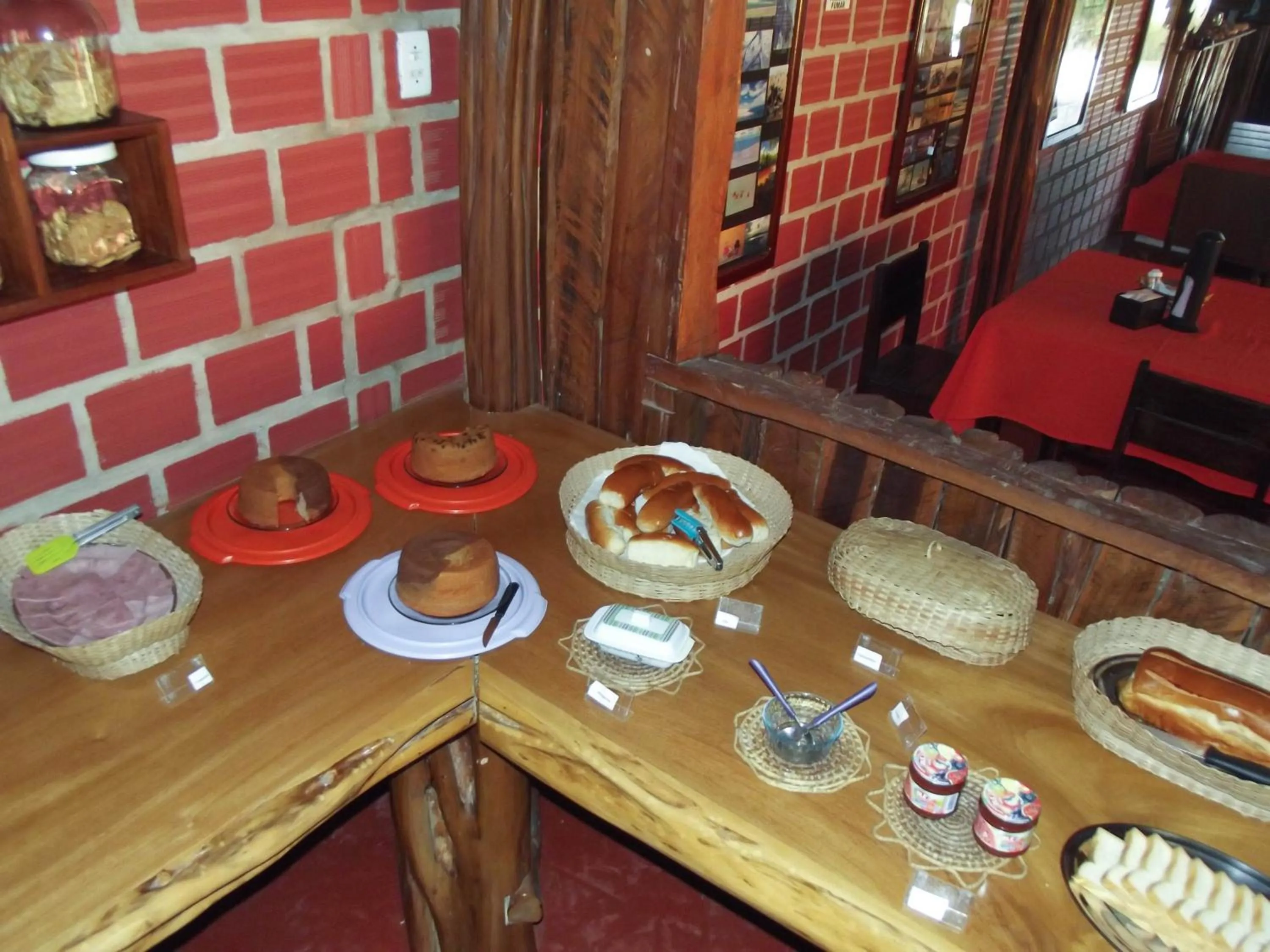 Restaurant/places to eat in Pousada Jagatá