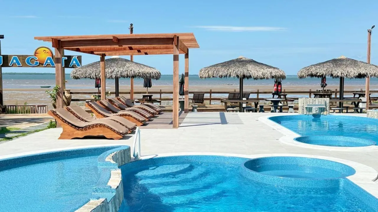 Swimming pool in Pousada Jagatá