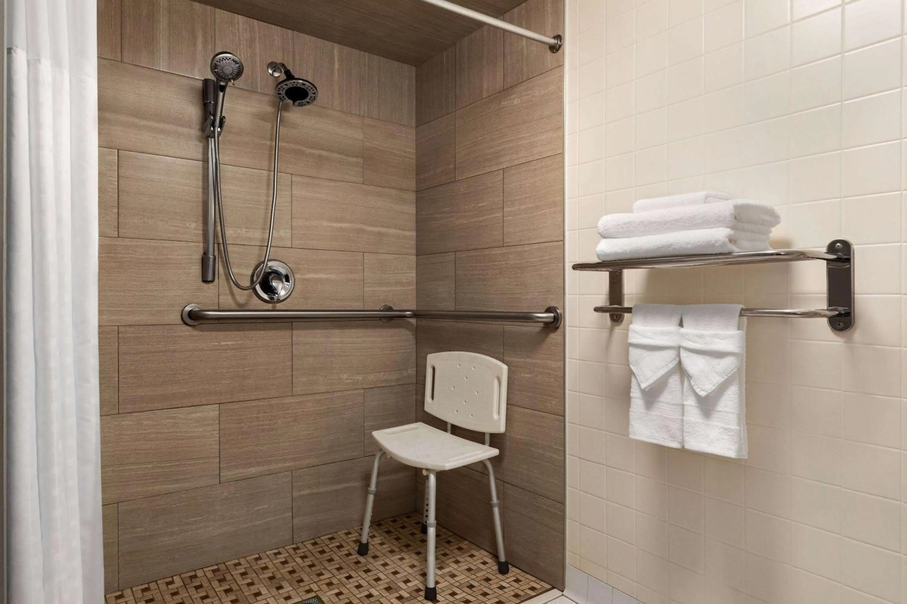 Shower in Days Hotel by Wyndham Allentown Airport / Lehigh Valley