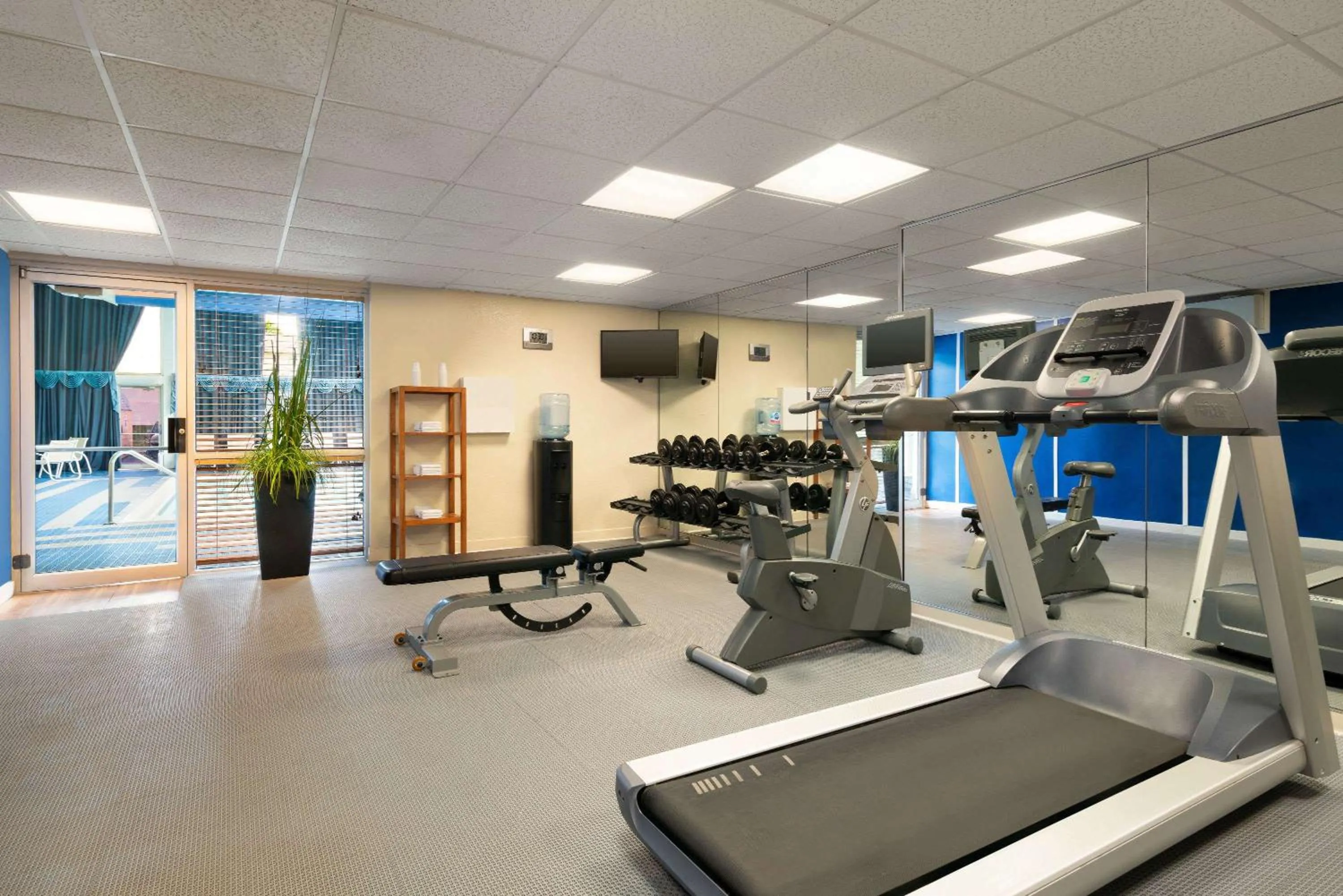 Fitness centre/facilities in Days Hotel by Wyndham Allentown Airport / Lehigh Valley