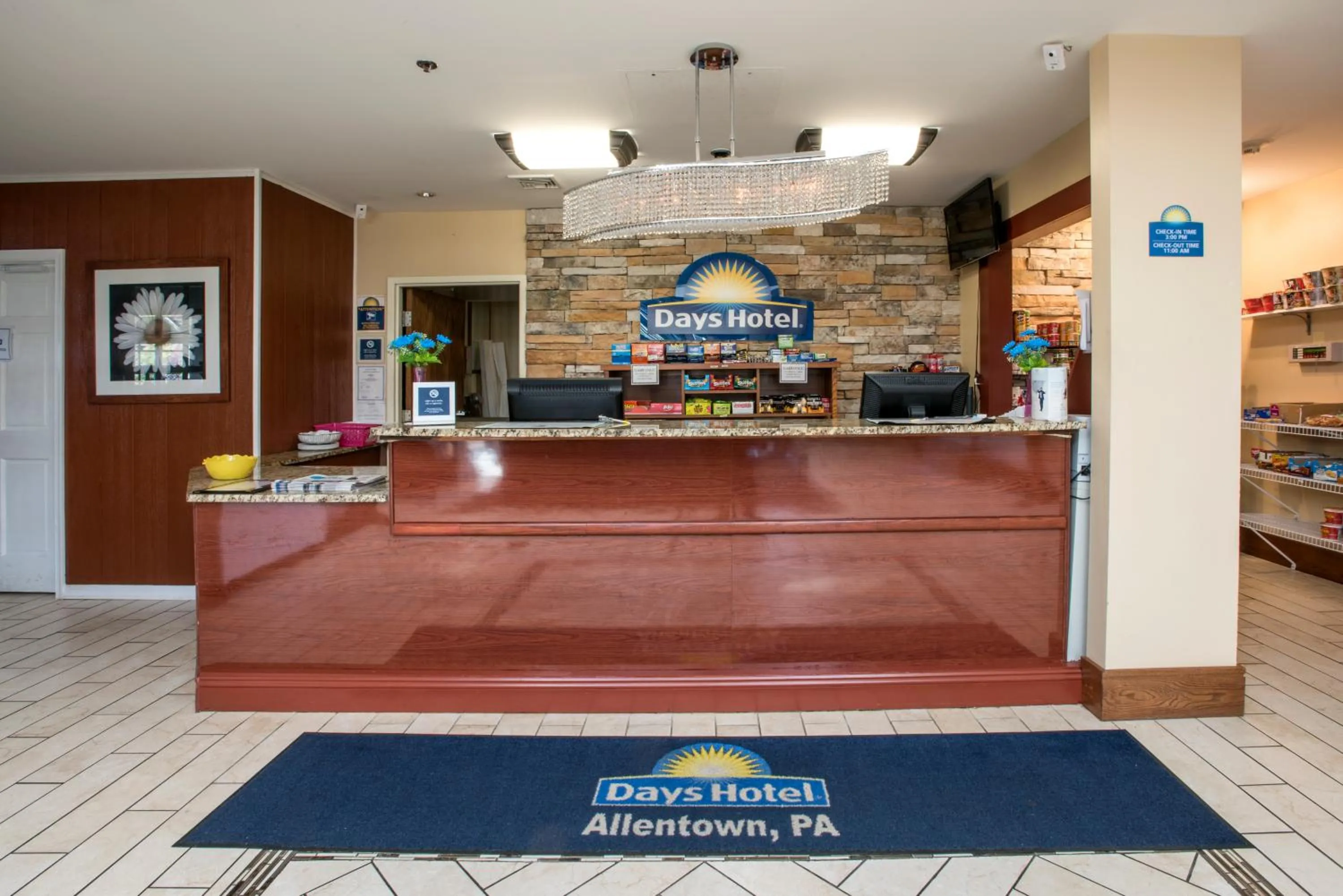 Lobby or reception in Days Hotel by Wyndham Allentown Airport / Lehigh Valley