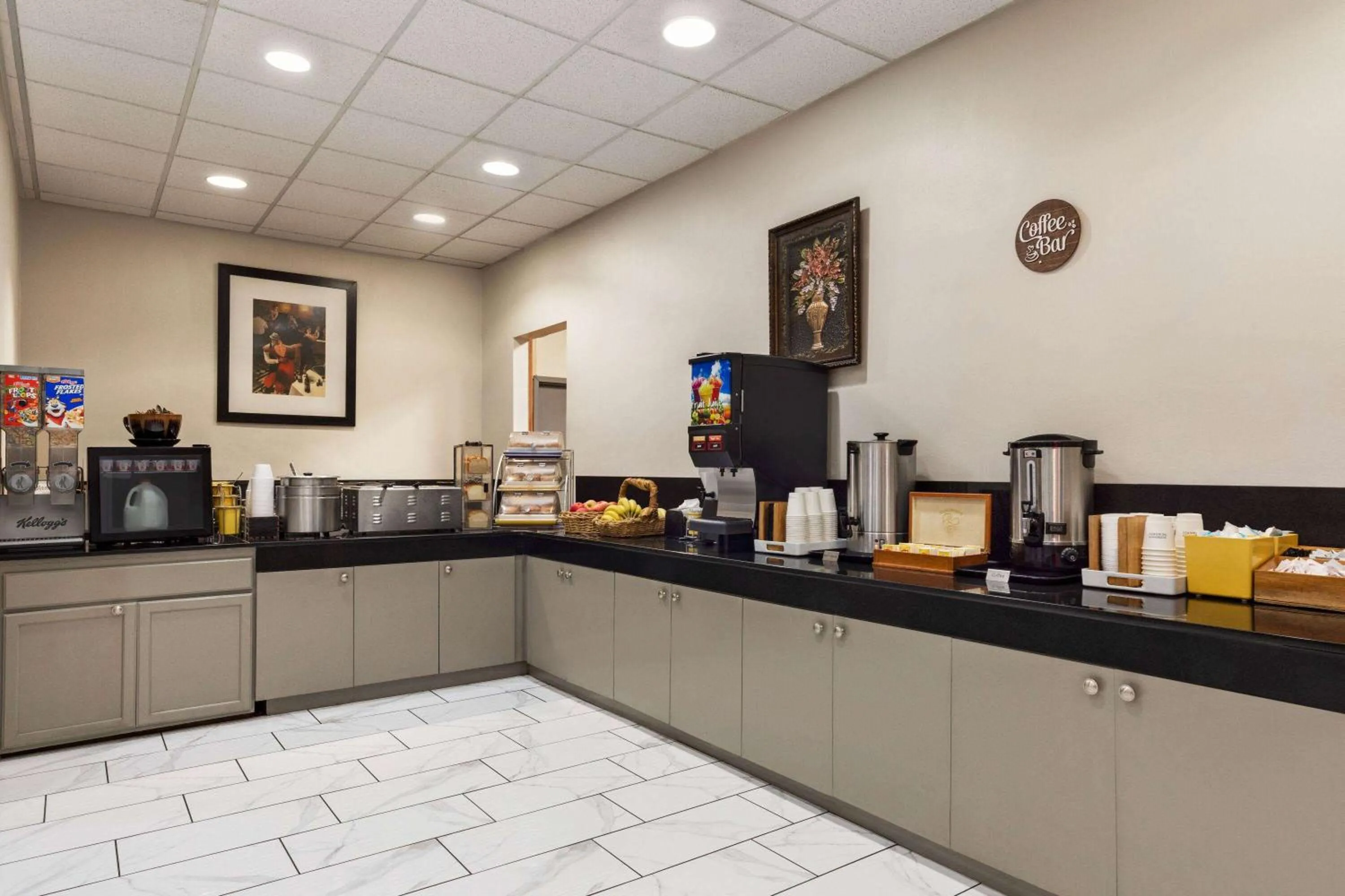 Breakfast in Days Hotel by Wyndham Allentown Airport / Lehigh Valley