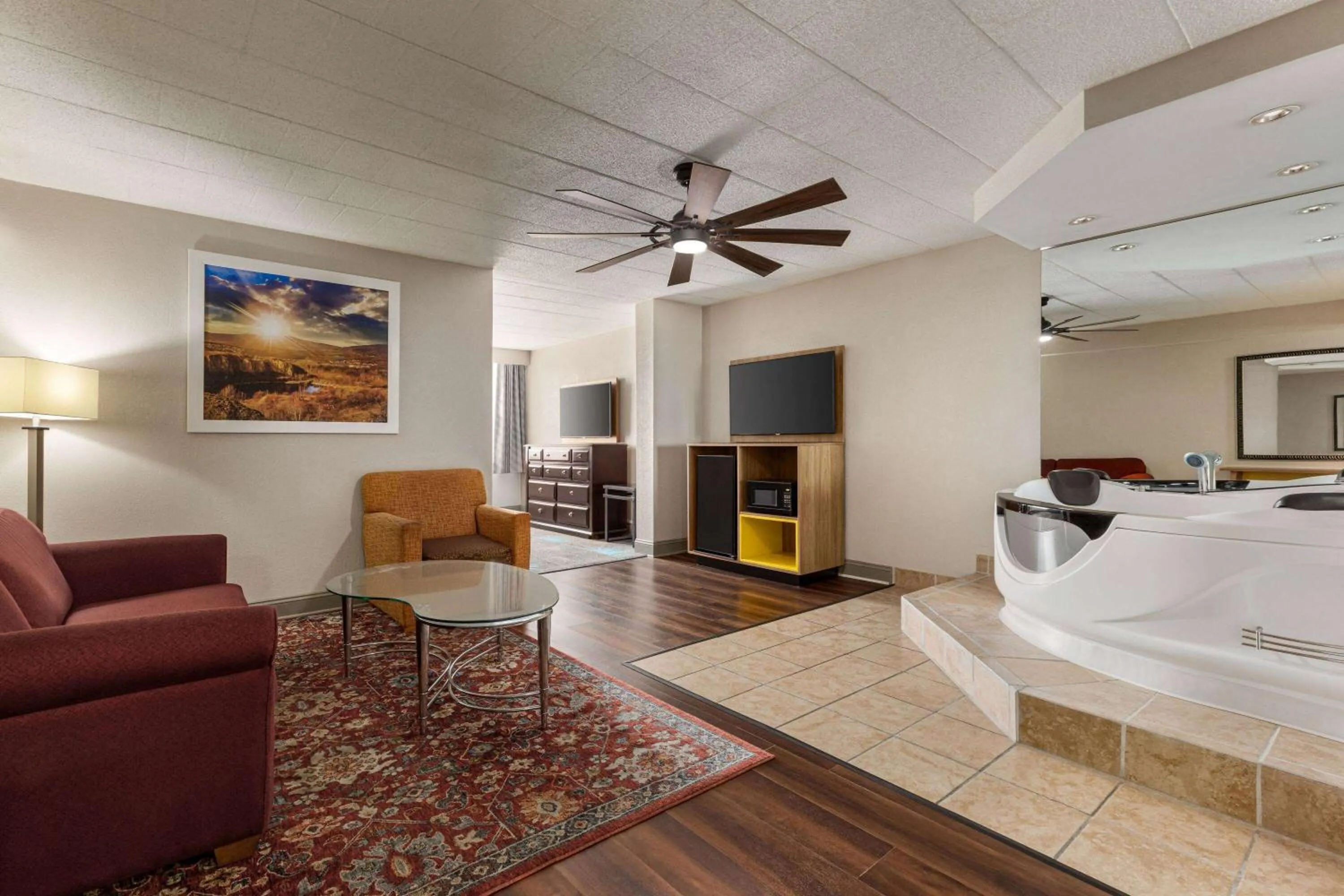 Living room in Days Hotel by Wyndham Allentown Airport / Lehigh Valley