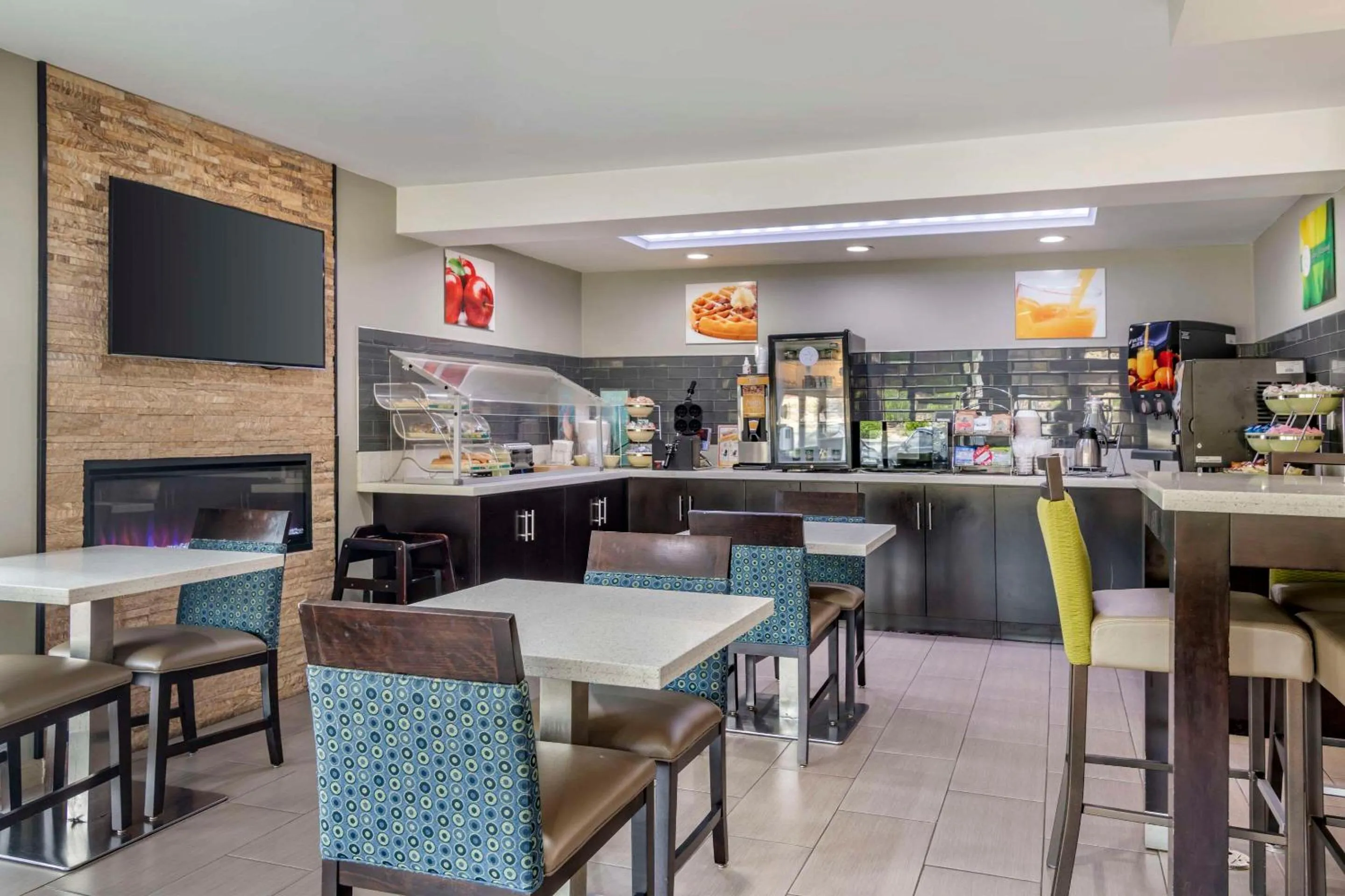 Breakfast in Quality Inn & Suites Athens University Area