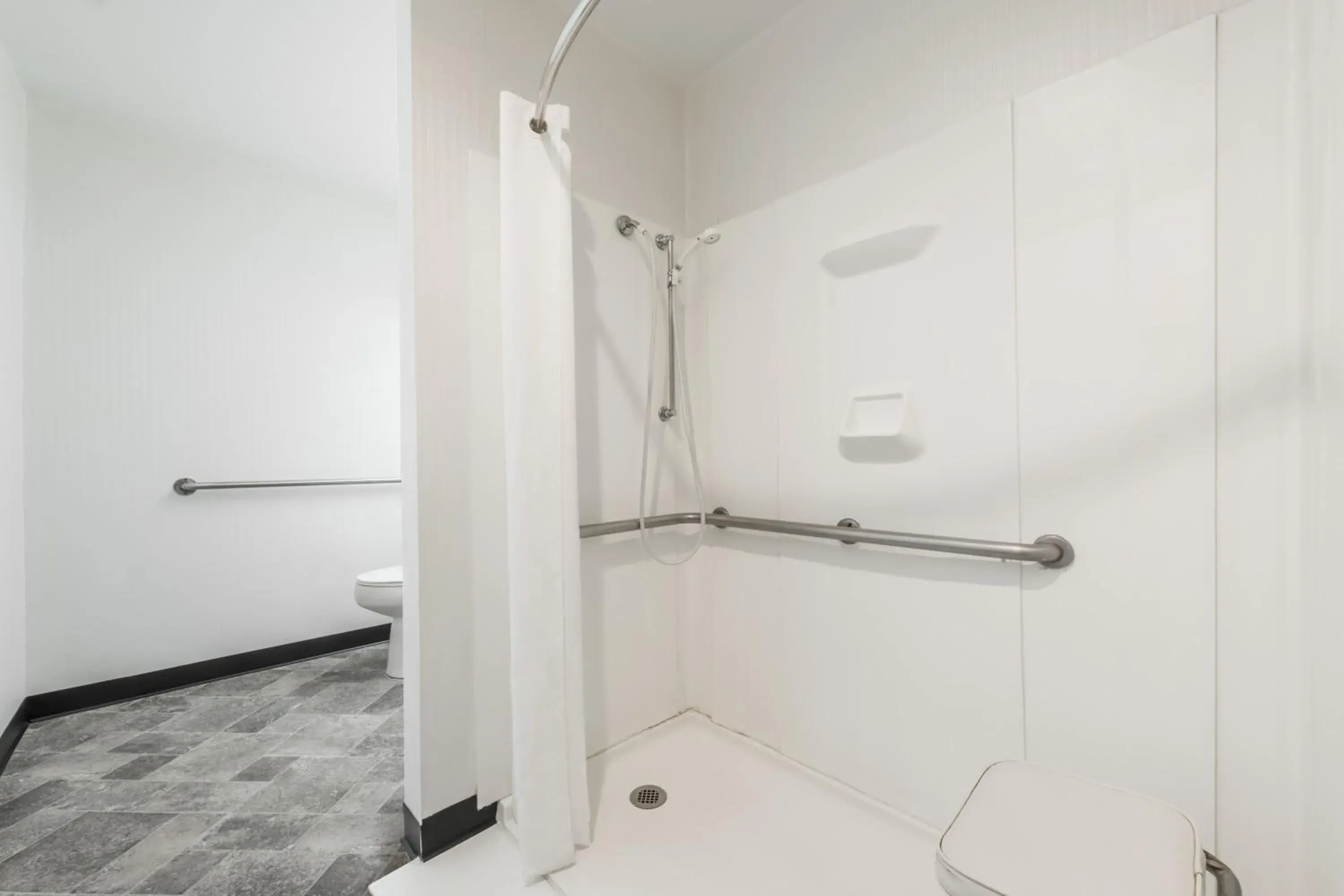 Queen Room - Disability Access/Non-Smoking in Knights Inn Allentown Queen Room - Disability Access/Non-Smoking in Knights Inn Allentown