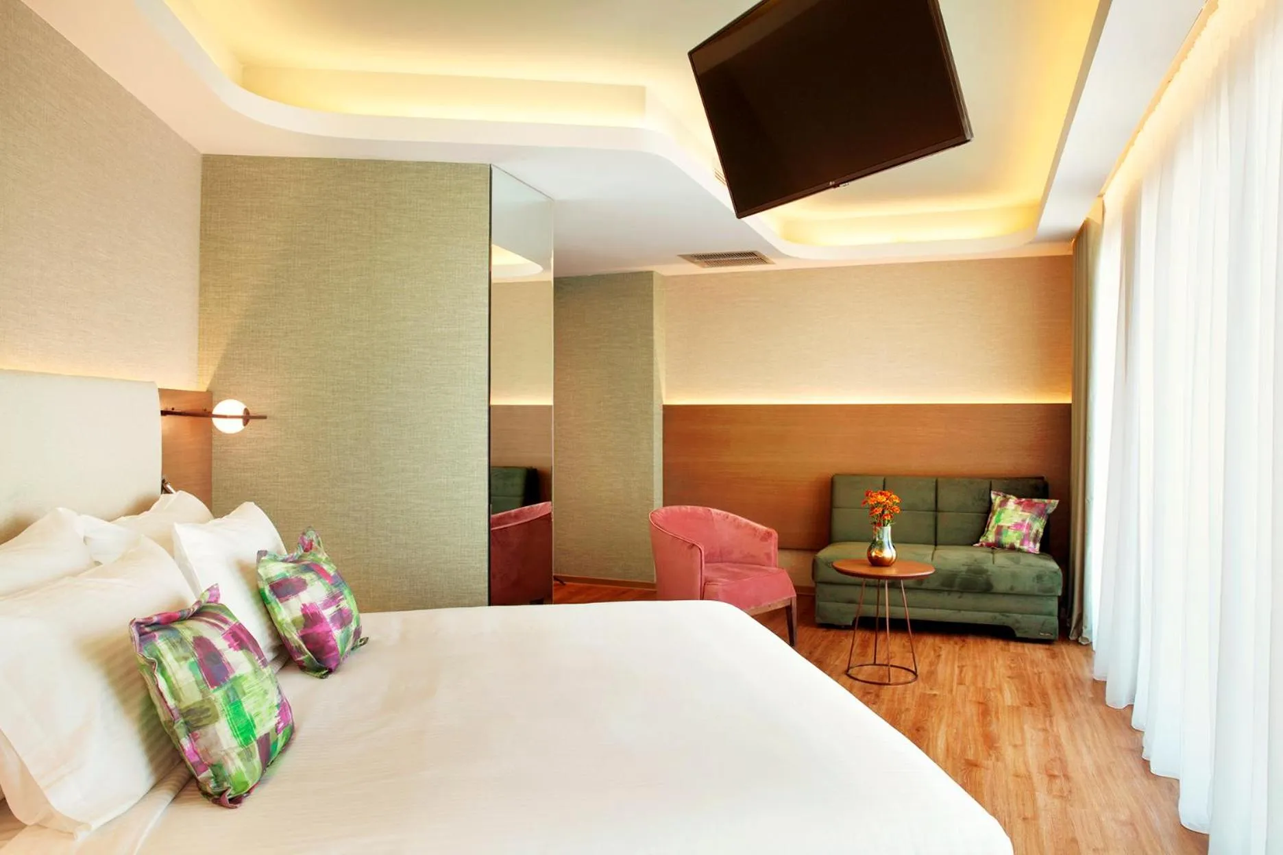 Bed in Zeus Essence Wyndham Athens Residence