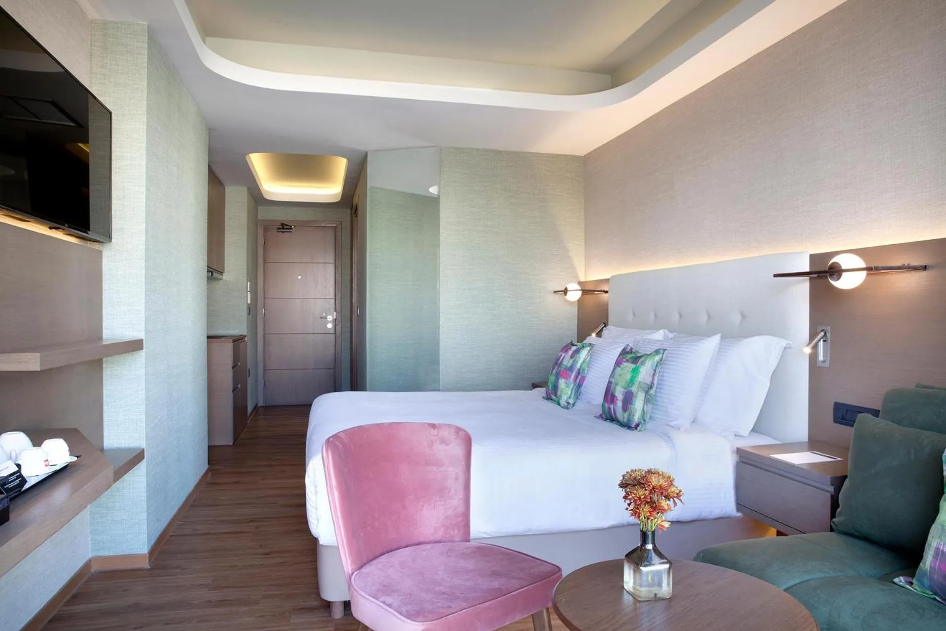 Bed in Zeus Essence Wyndham Athens Residence