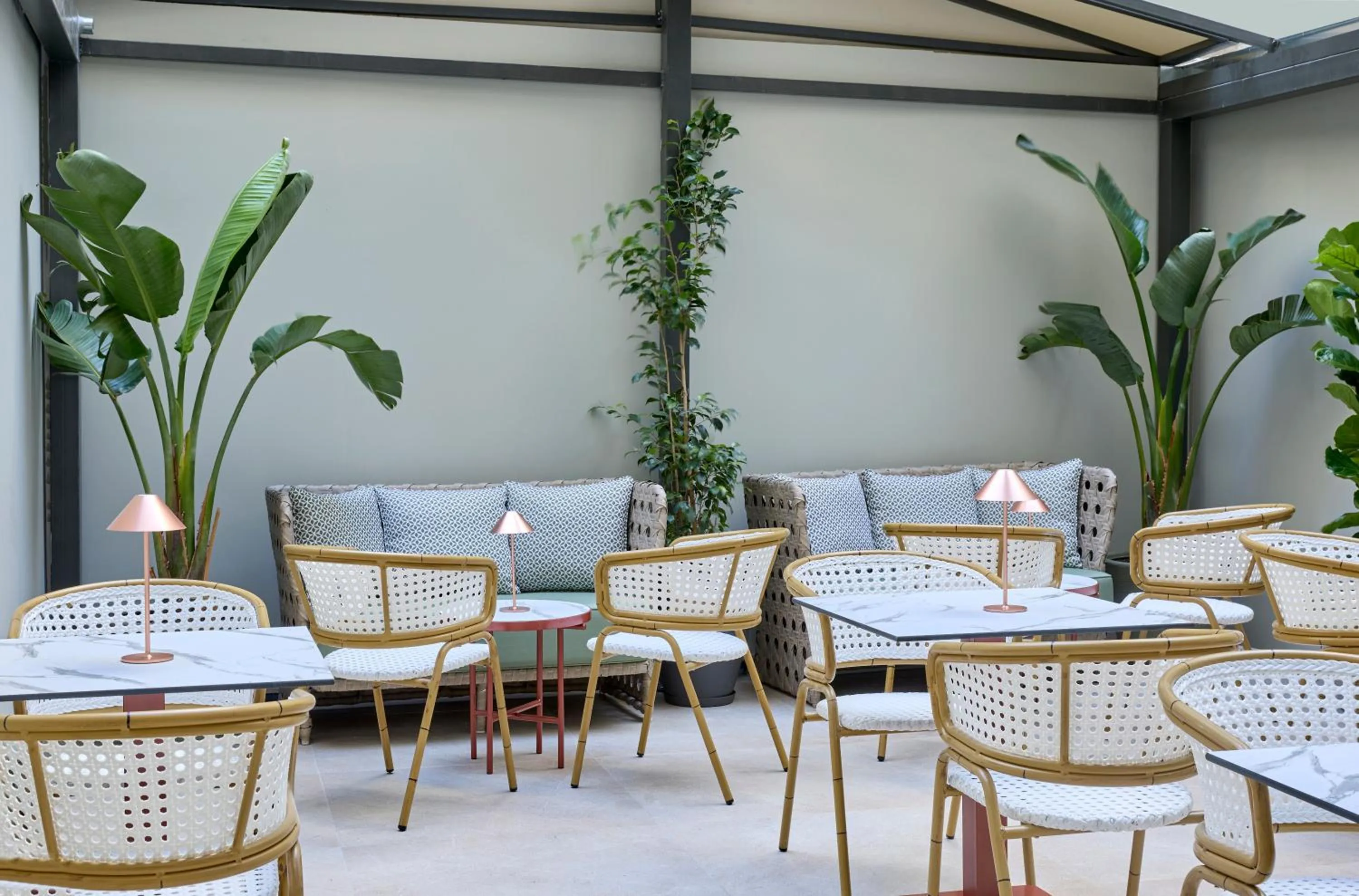 Lounge or bar in Zeus Essence Wyndham Athens Residence