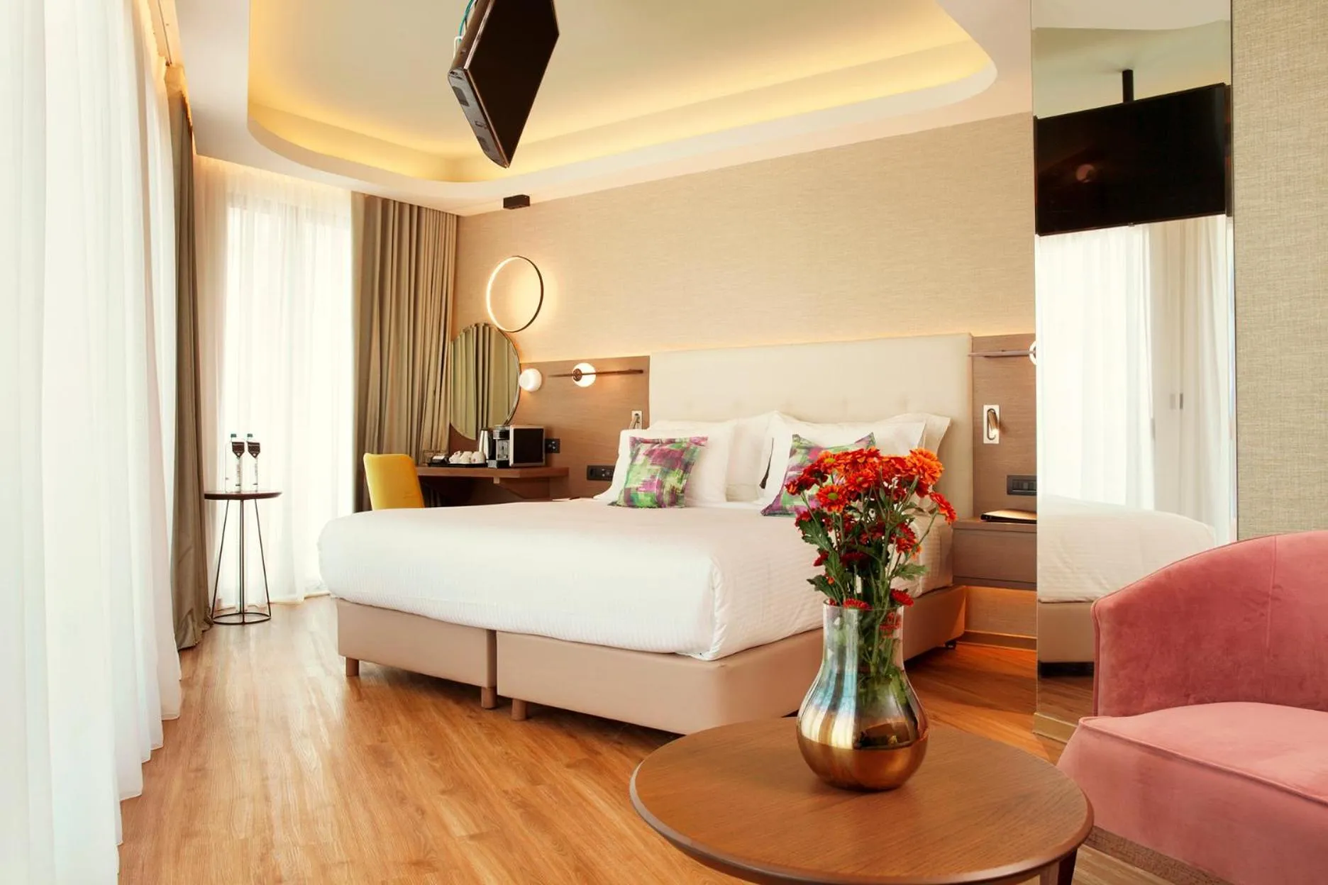 Bed in Zeus Essence Wyndham Athens Residence