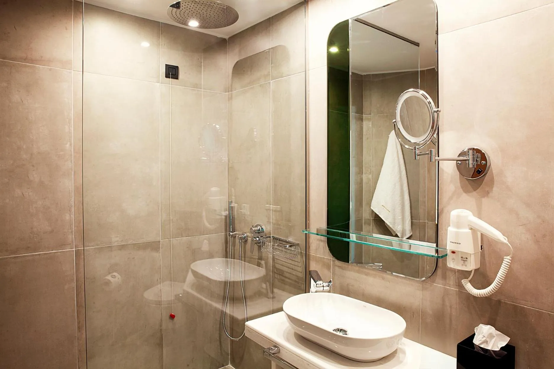 Bathroom in Zeus Essence Wyndham Athens Residence