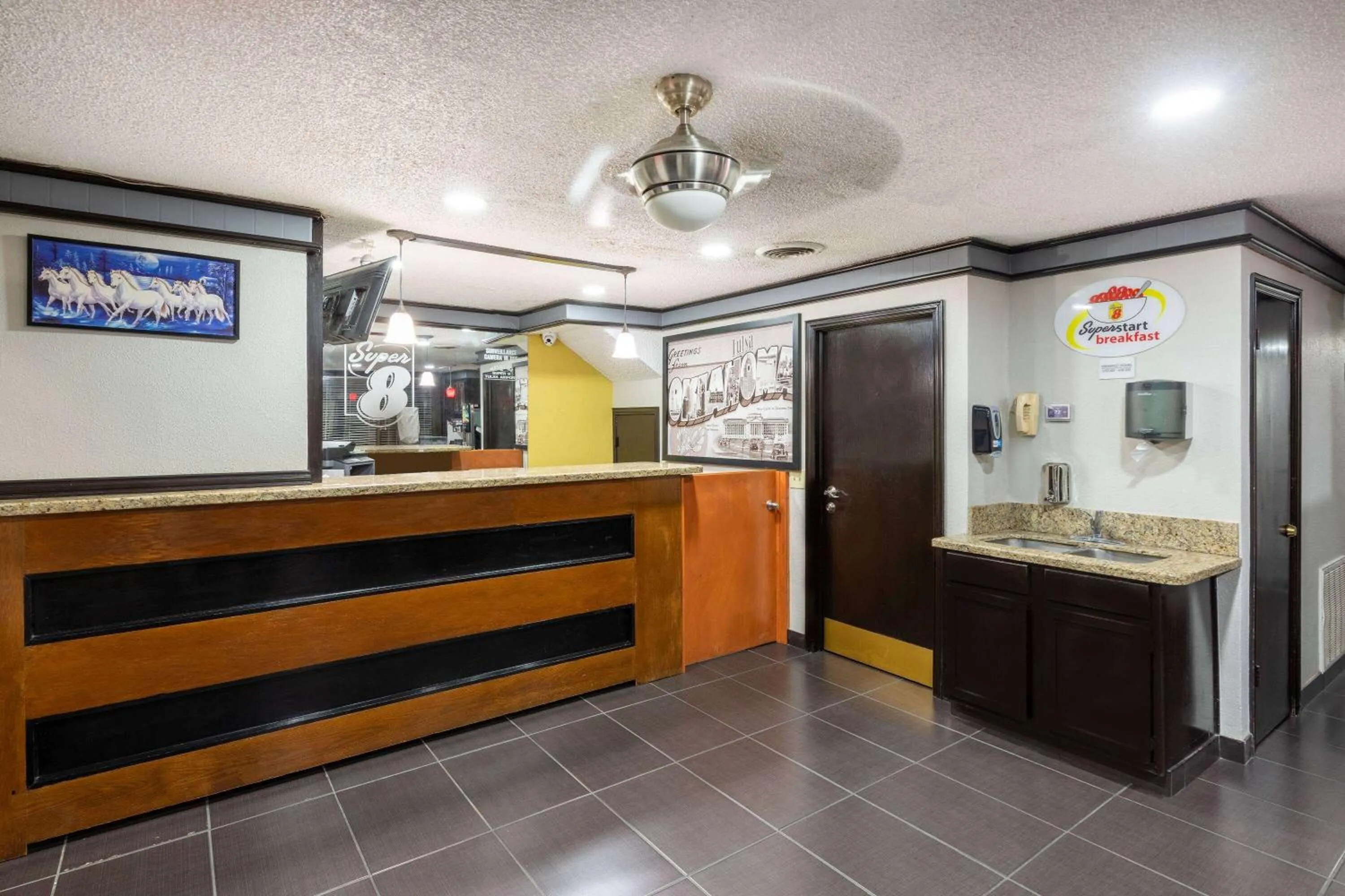 Lobby or reception in Super 8 by Wyndham Tulsa/Arpt/St Fairgrounds