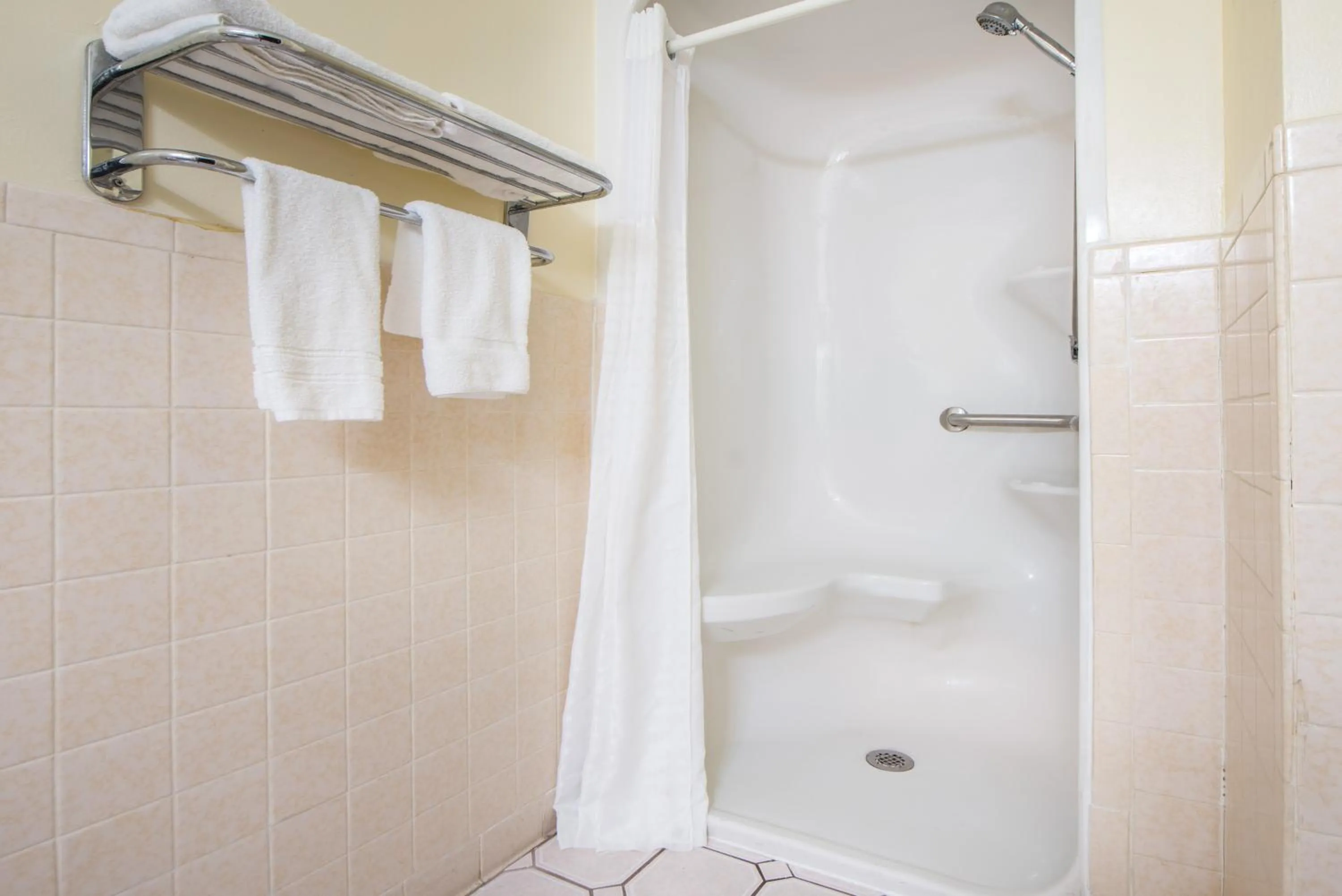 Shower in Super 8 by Wyndham Tulsa/Arpt/St Fairgrounds