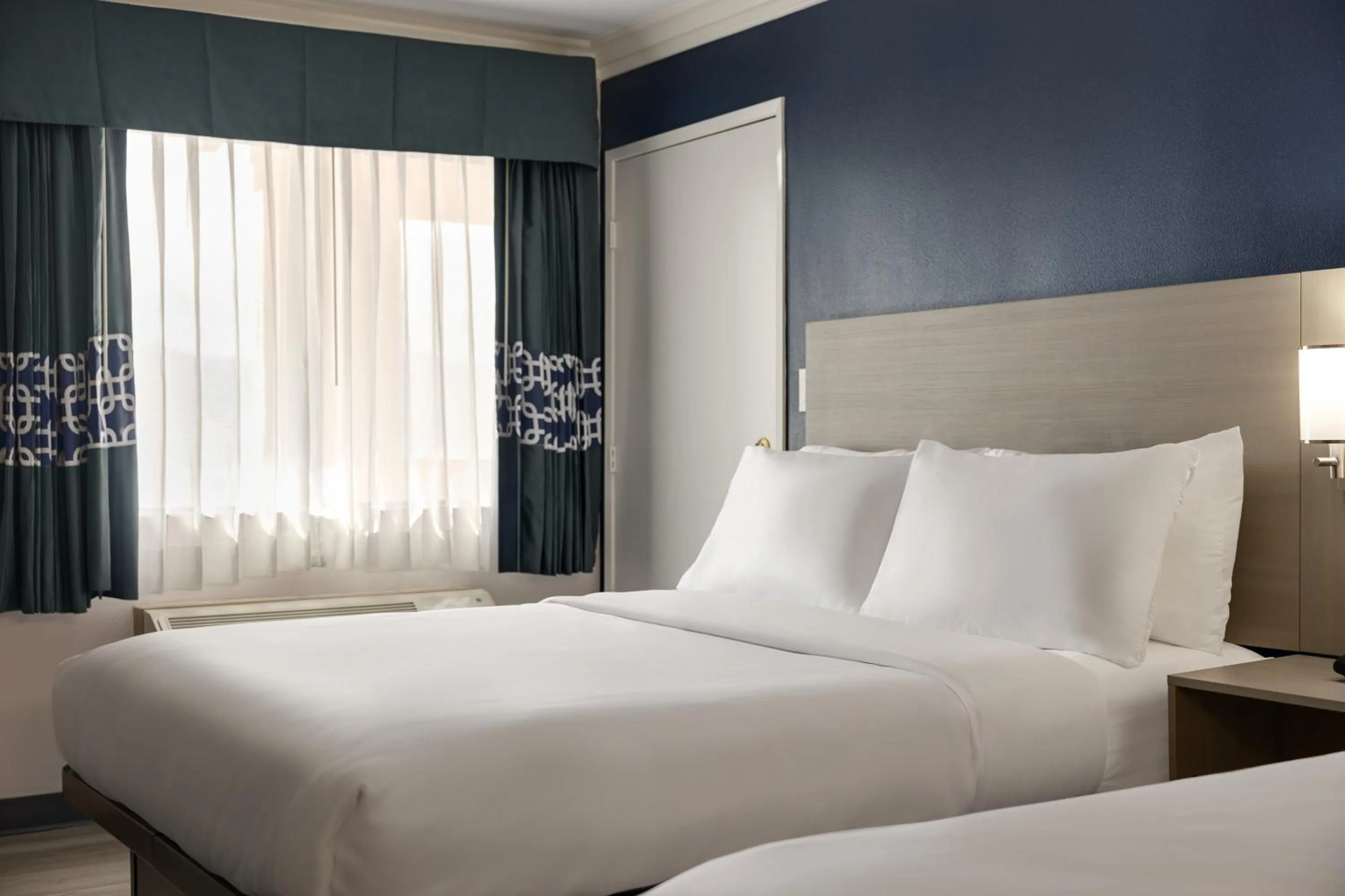 Bed in Quality Inn Lake Elsinore I-15