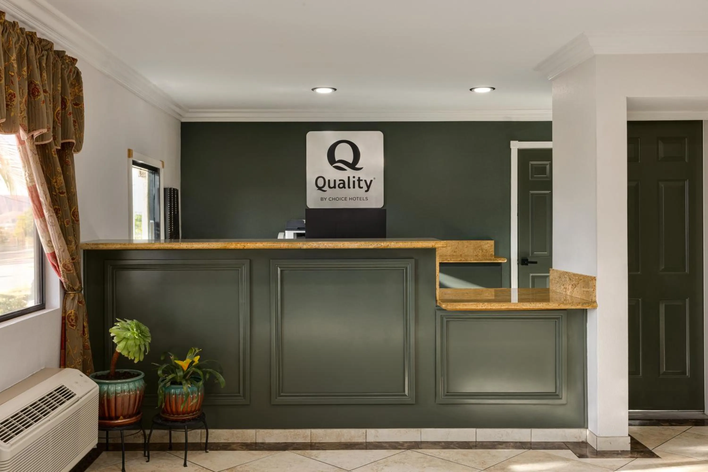 Property building in Quality Inn Lake Elsinore I-15