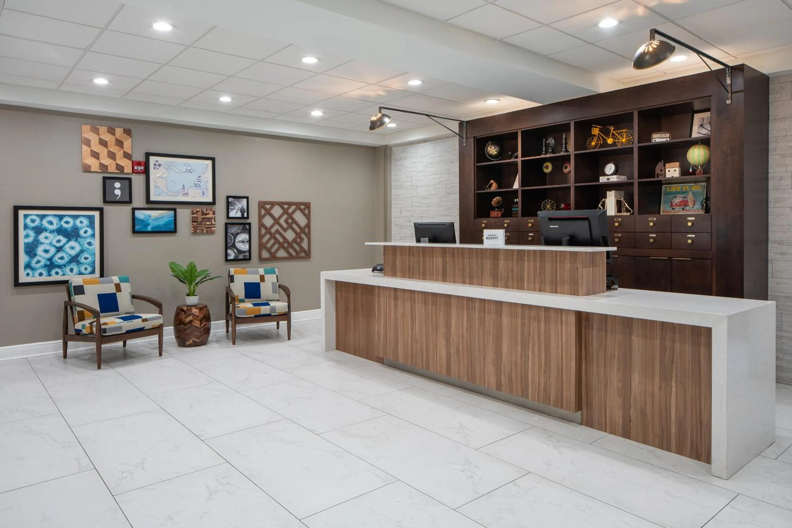 Lobby or reception in Avalon Hotel & Suites Alexandria