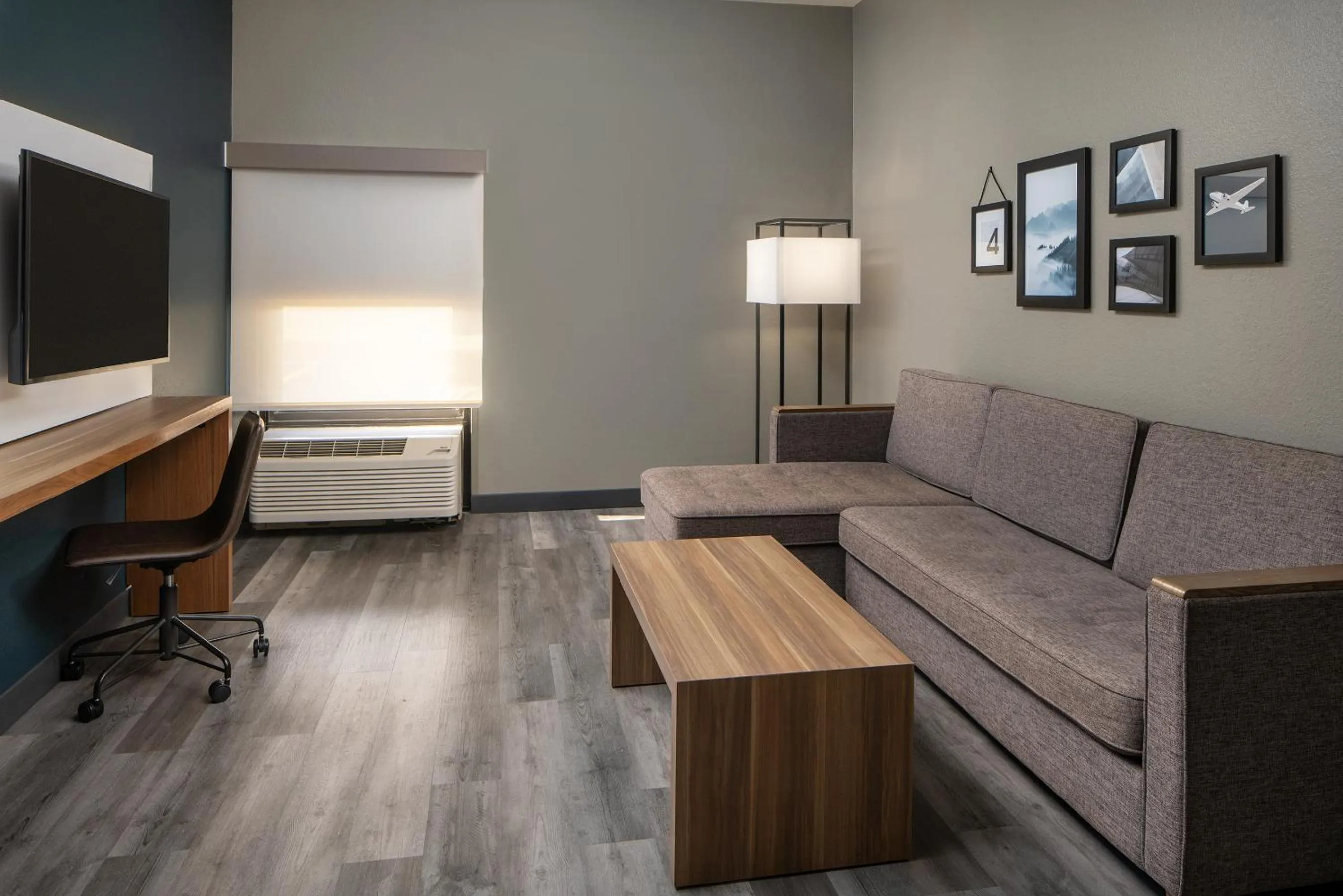 Living room in Avalon Hotel & Suites Alexandria