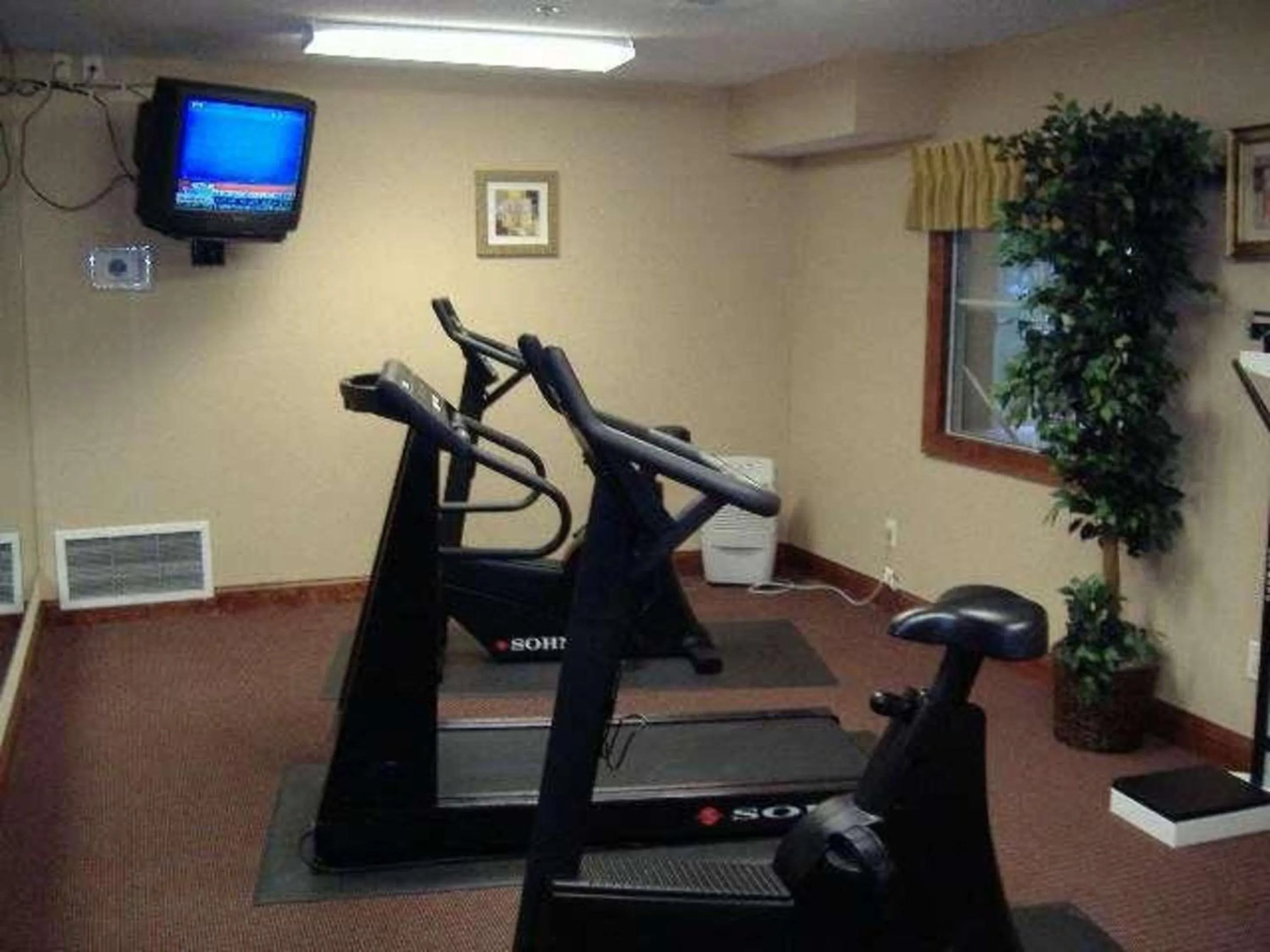 Fitness centre/facilities in Country Inn & Suites by Radisson, Beaufort West, SC