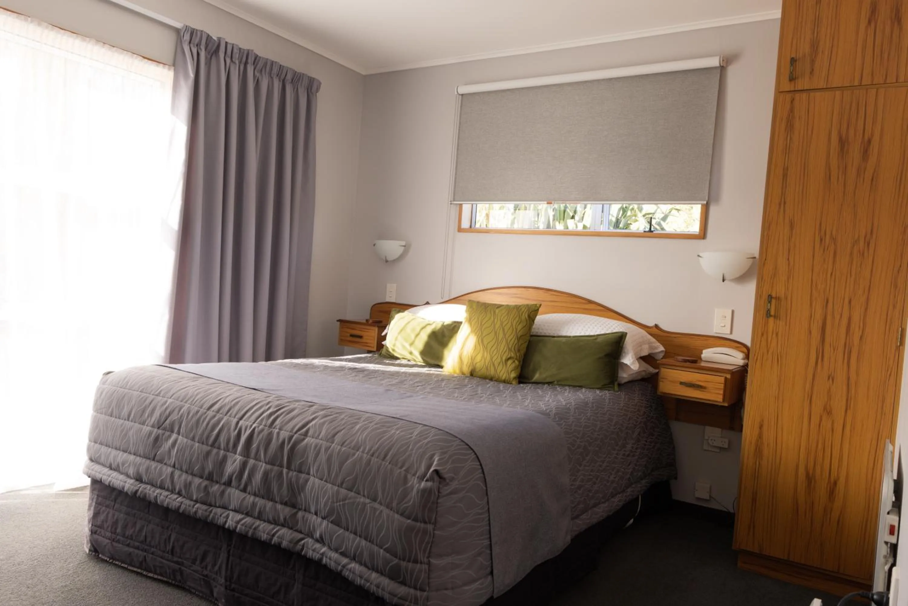 Bed in Apostles View Motel