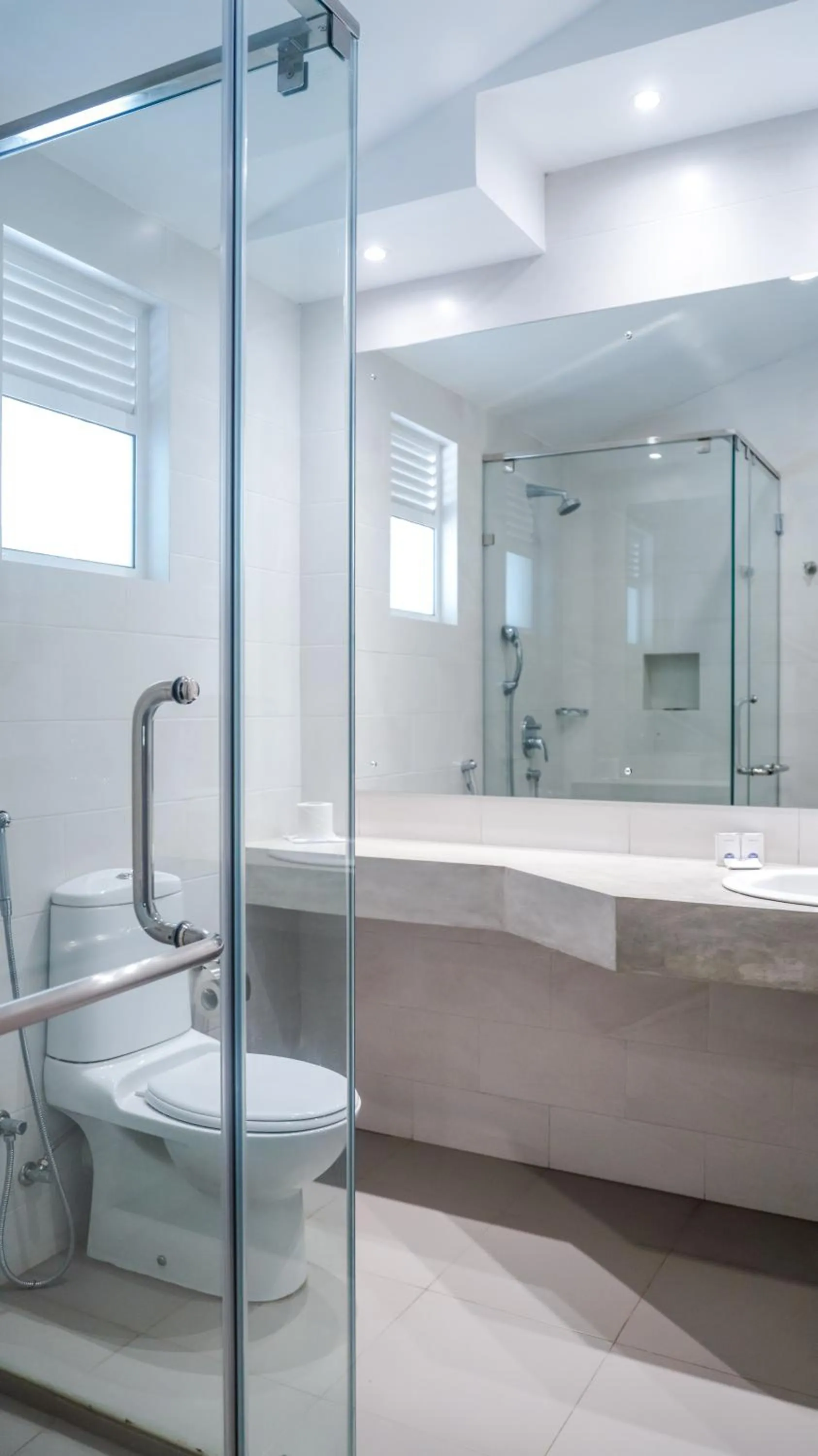 Bathroom in Nilaveli Beach Hotel