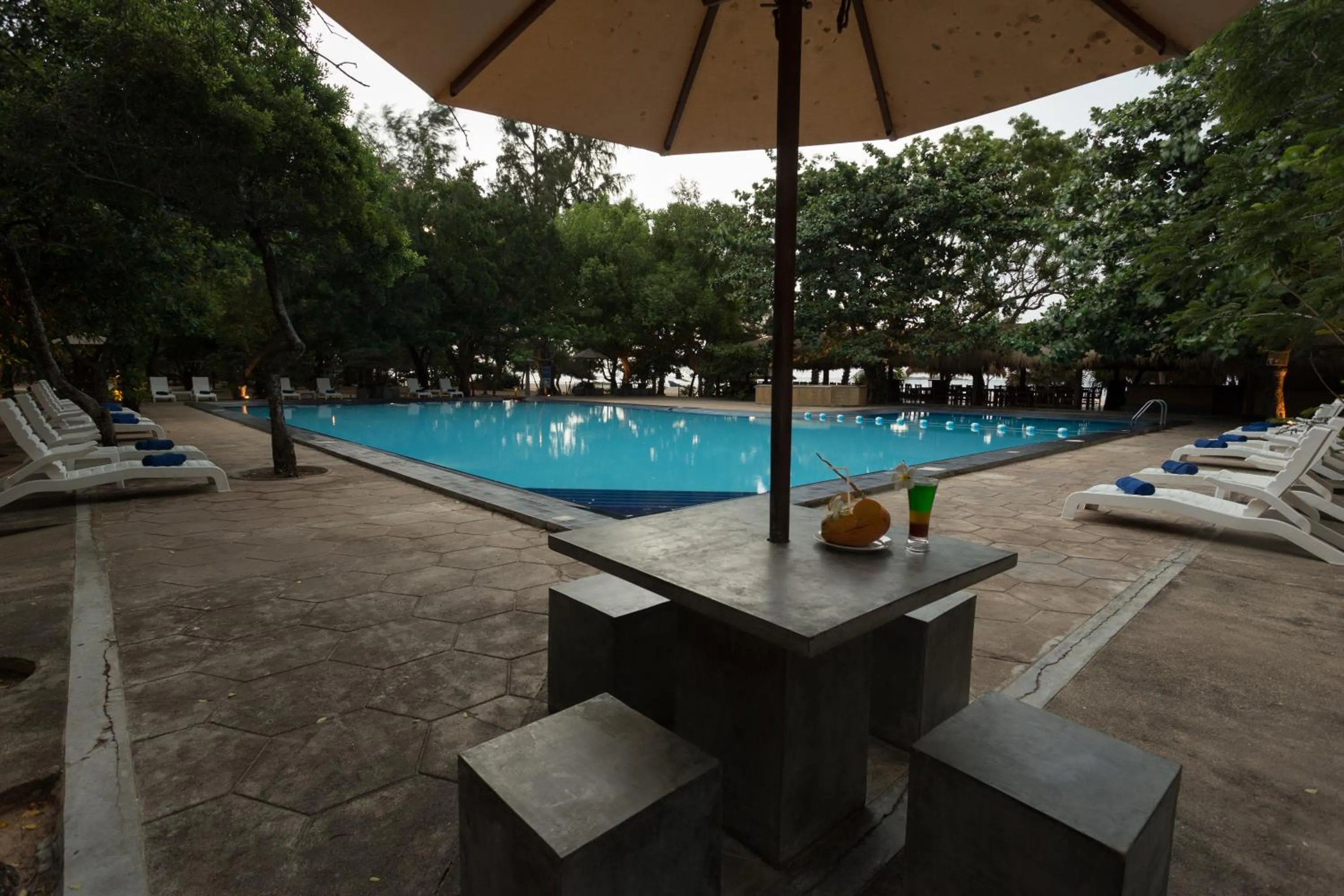 Swimming pool in Nilaveli Beach Hotel