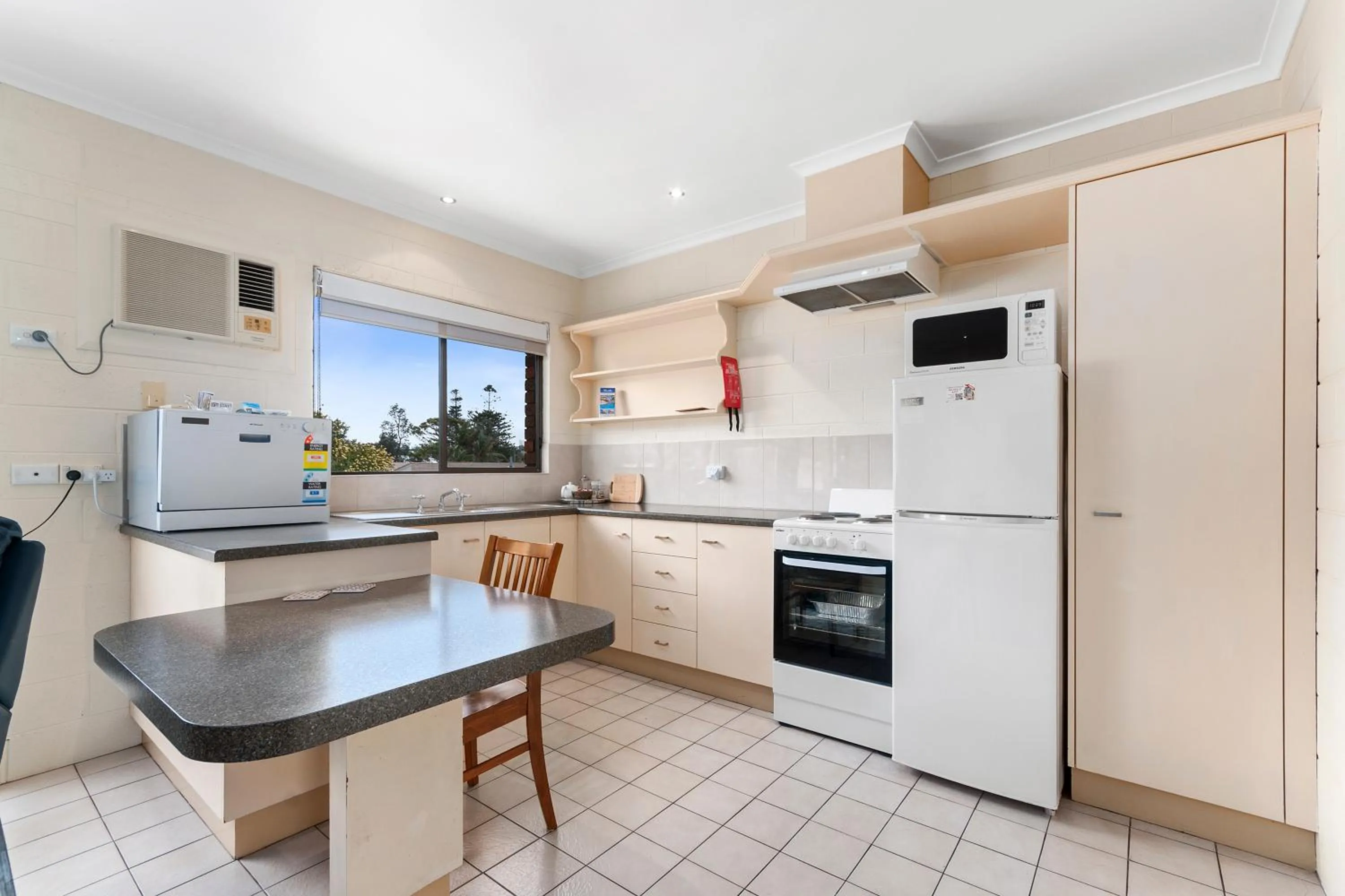 Kitchen or kitchenette in Allambi Holiday Apartments