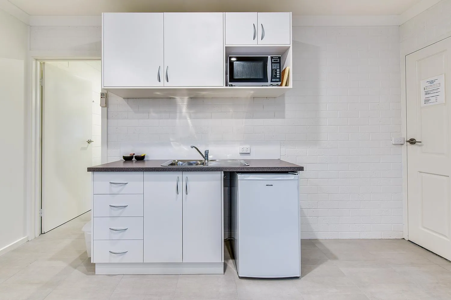 Kitchen or kitchenette in Allambi Holiday Apartments