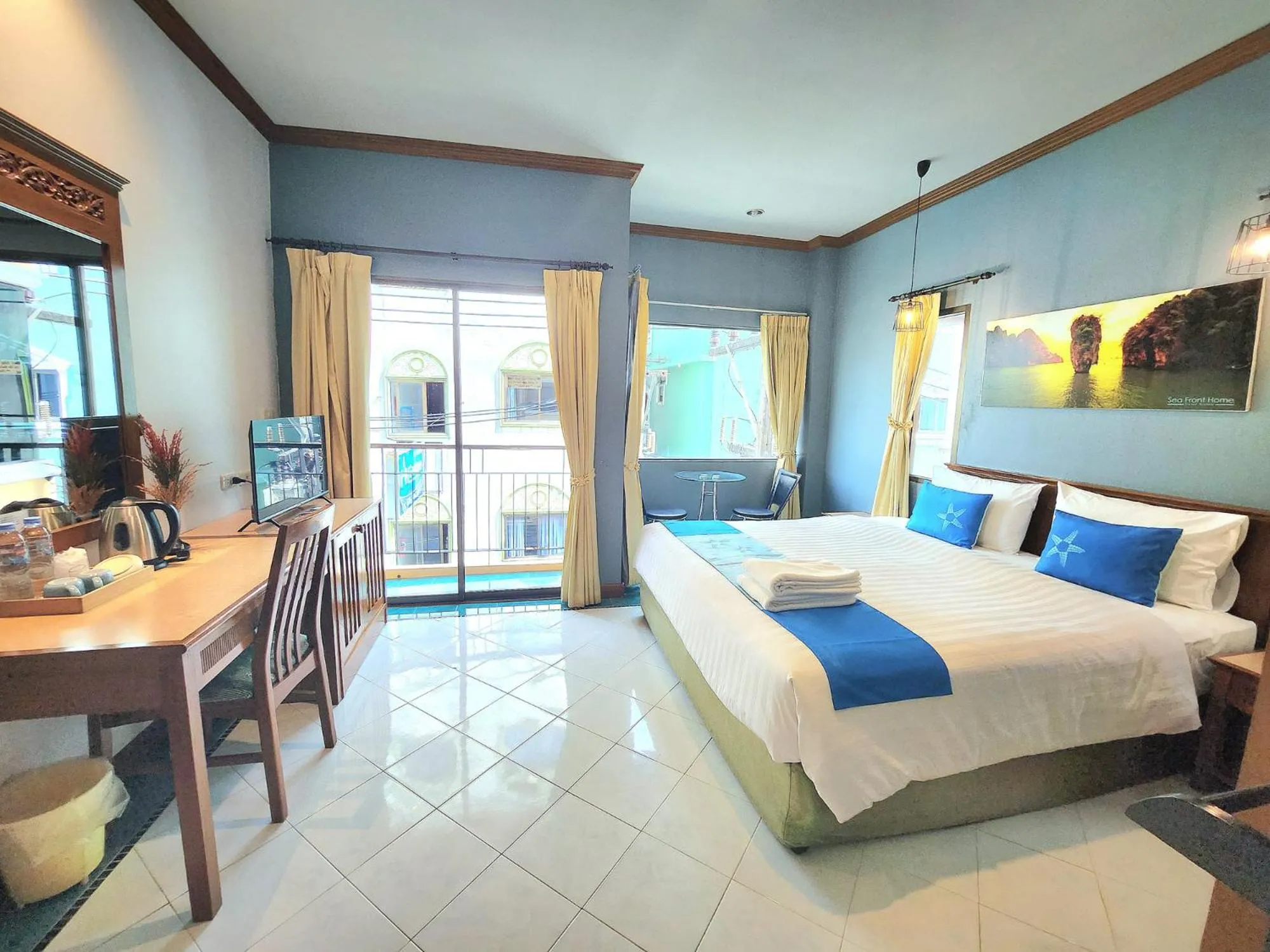 Bedroom, Bed in Sea Front Home Hotel - Patong Beach