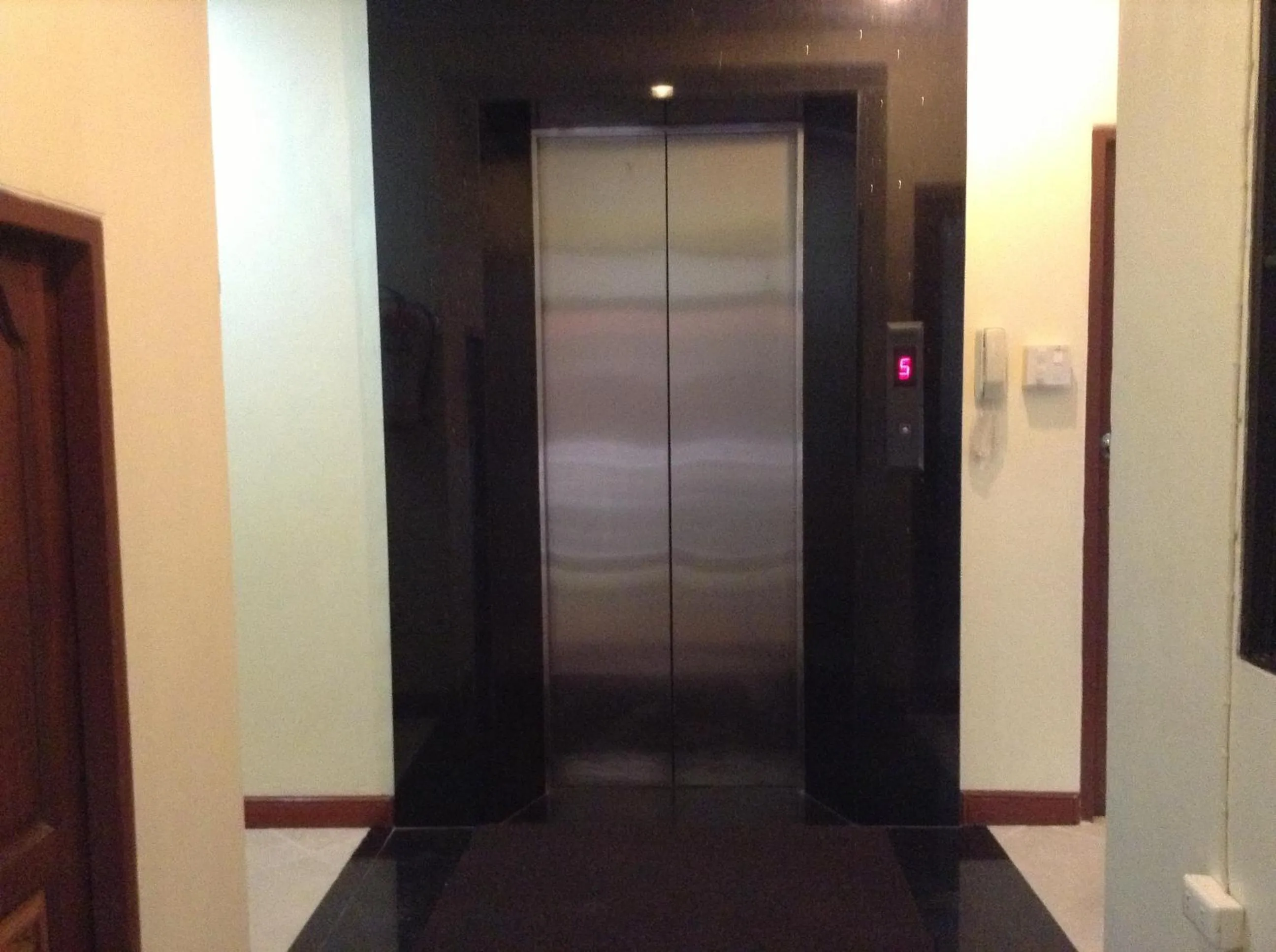 Lobby or reception in Sea Front Home Hotel - Patong Beach