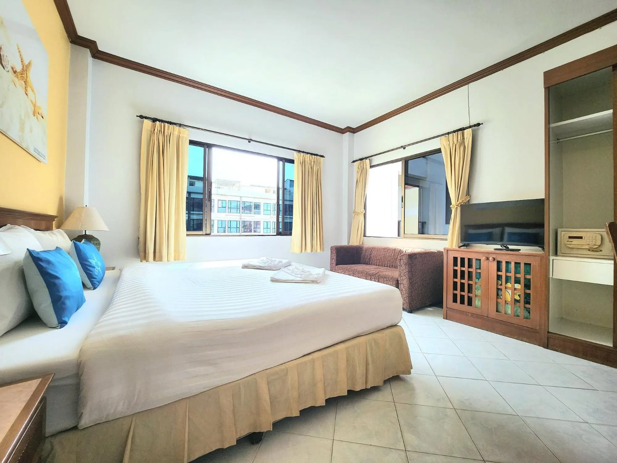 Bedroom, Bed in Sea Front Home Hotel - Patong Beach