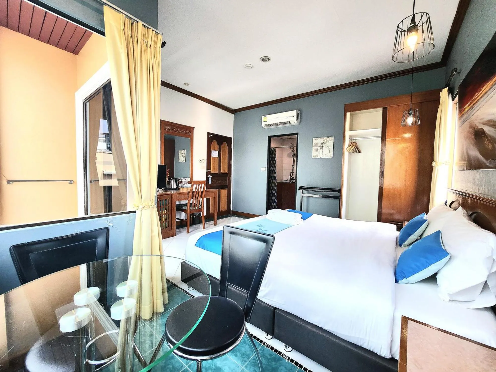 Bedroom, Bed in Sea Front Home Hotel - Patong Beach