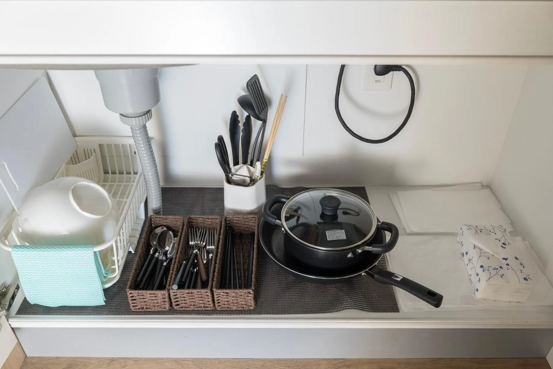 kitchen in e-stay namba