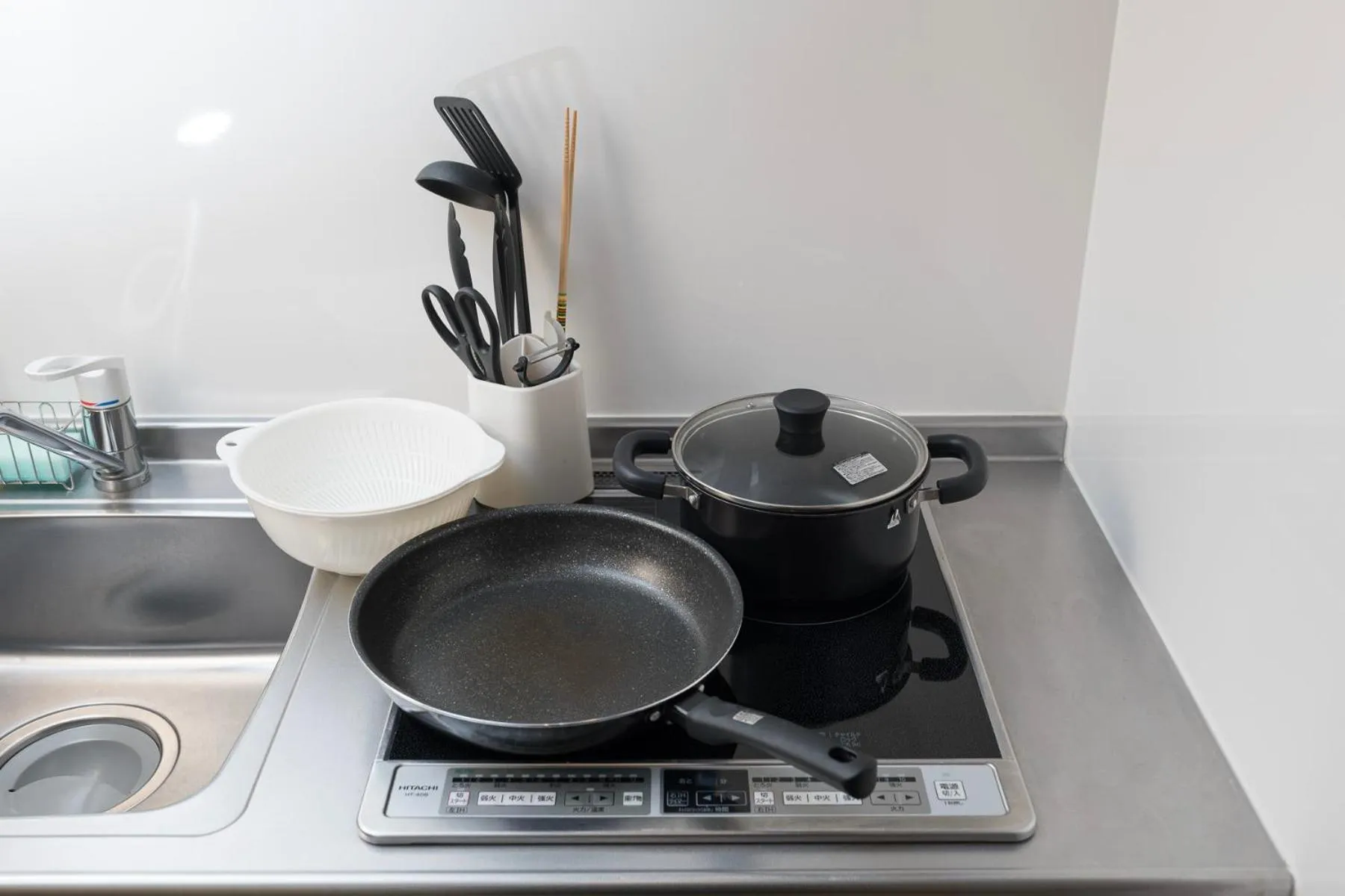 kitchen in e-stay namba