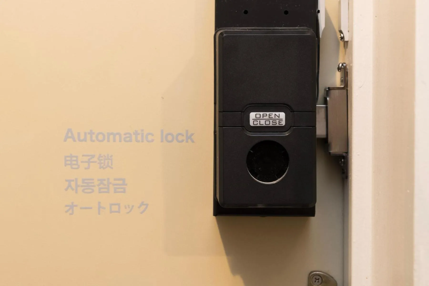 Photo of the whole room in e-stay namba