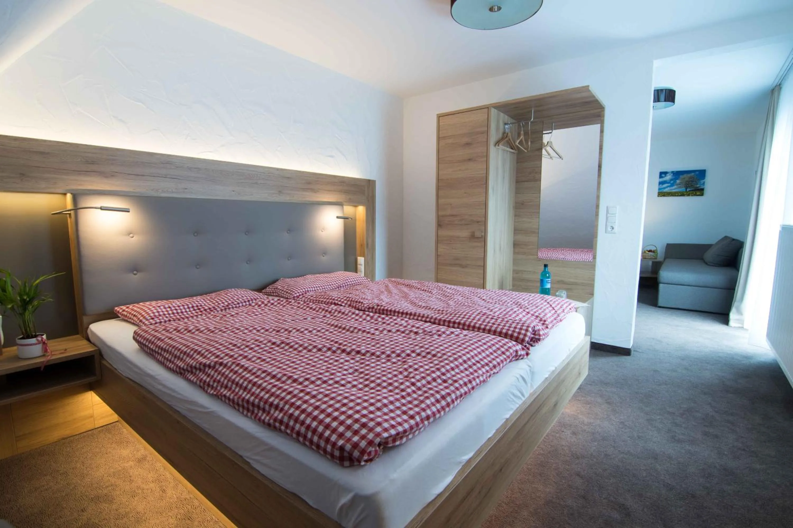 Photo of the whole room, Bed in Pension Klein