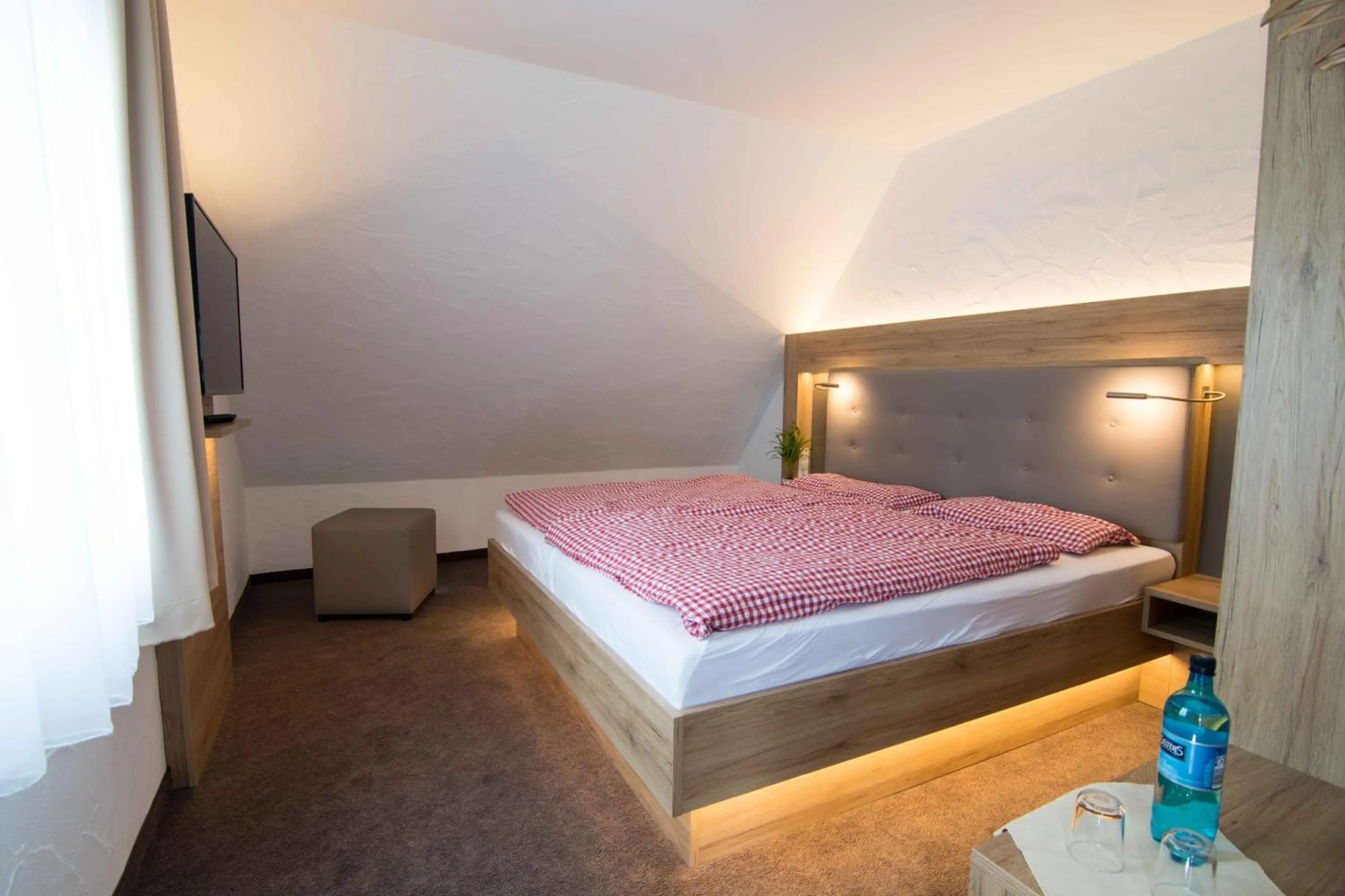 Photo of the whole room, Bed in Pension Klein