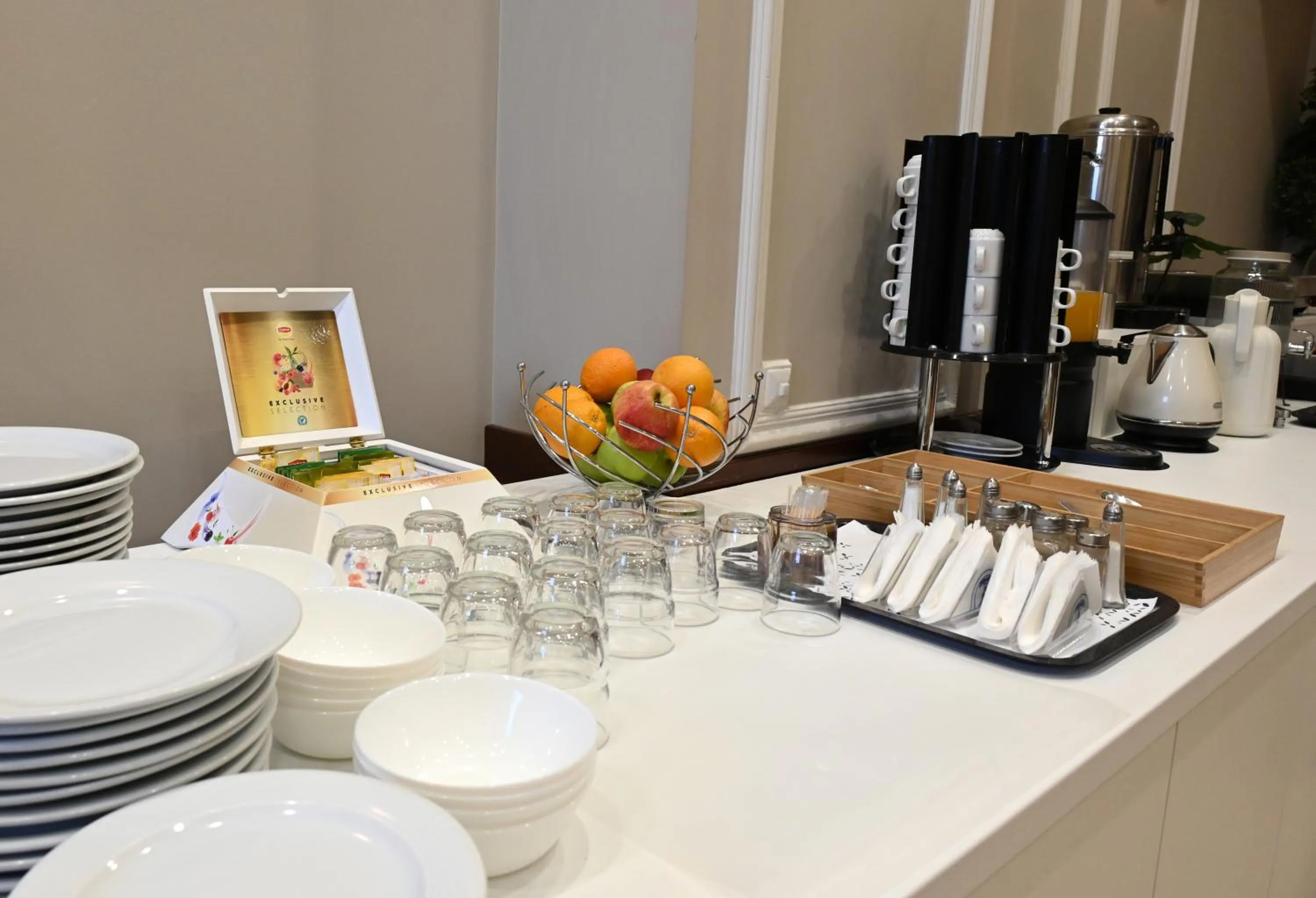 Coffee/tea facilities in Hotel Achillion